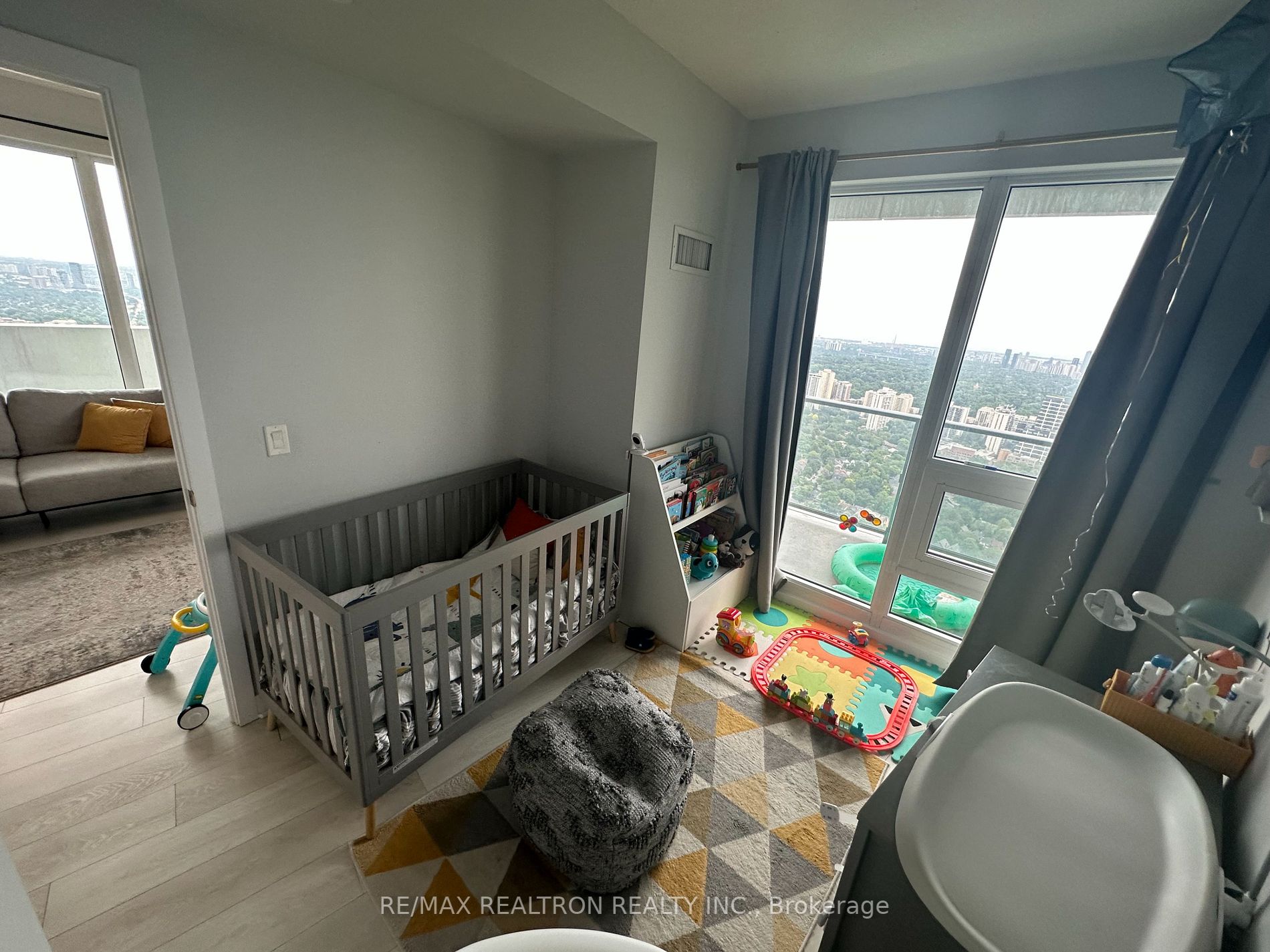 2221 Yonge St, #5103