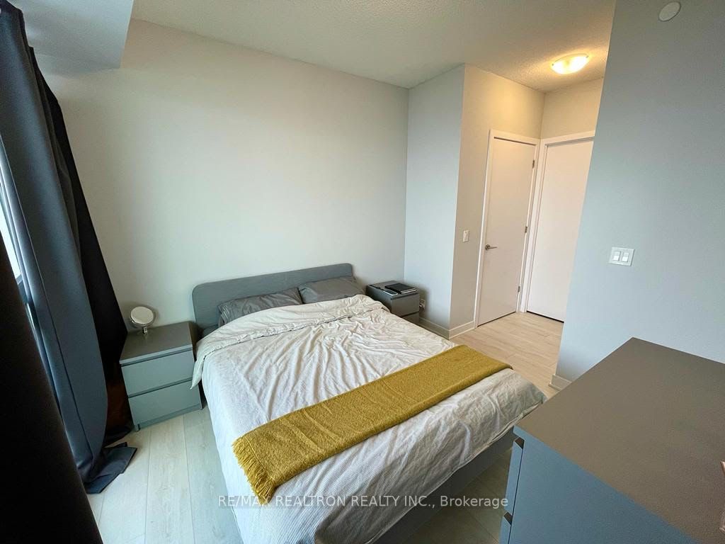 2221 Yonge St, #5103