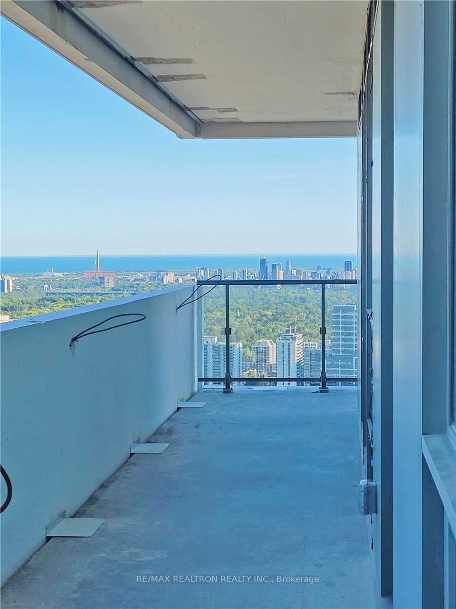 2221 Yonge St, #5103