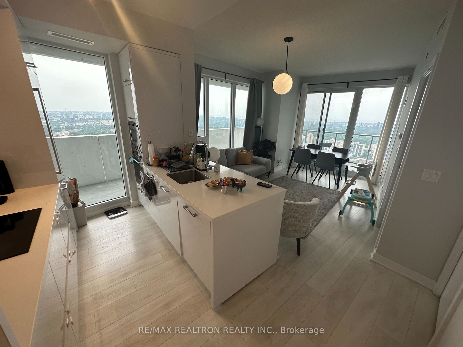 2221 Yonge St, #5103
