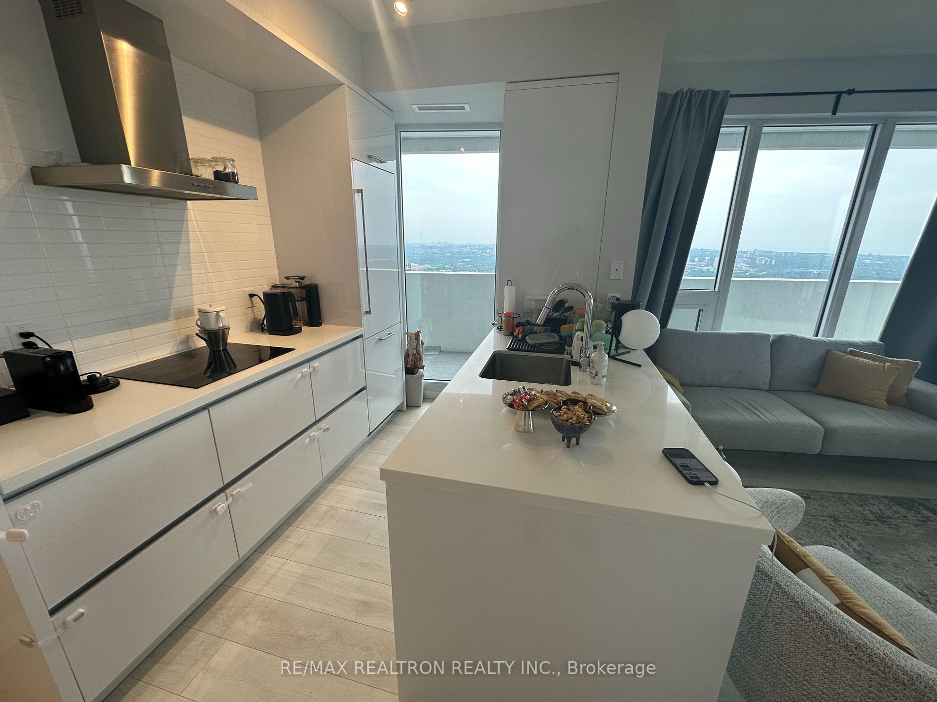 2221 Yonge St, #5103