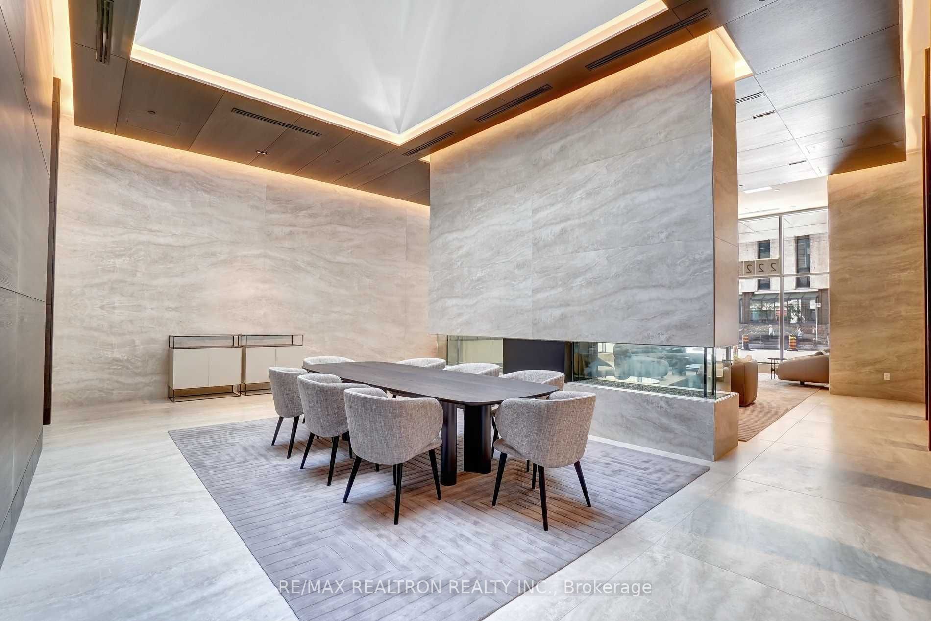 2221 Yonge St, #5103