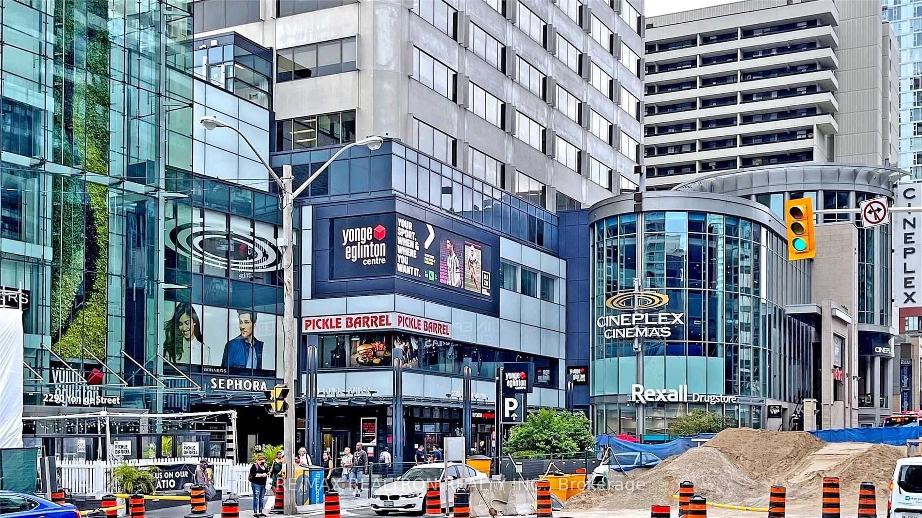 2221 Yonge St, #5103