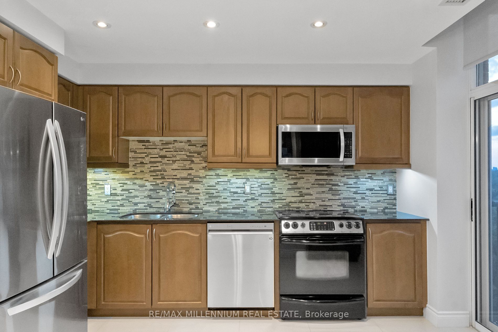 1101 Leslie St, #1006