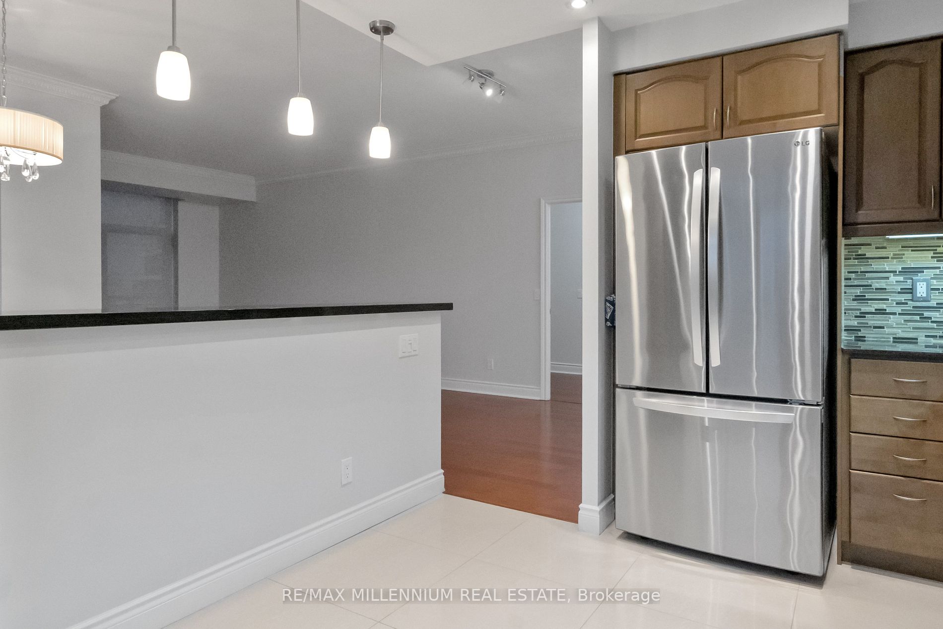 1101 Leslie St, #1006