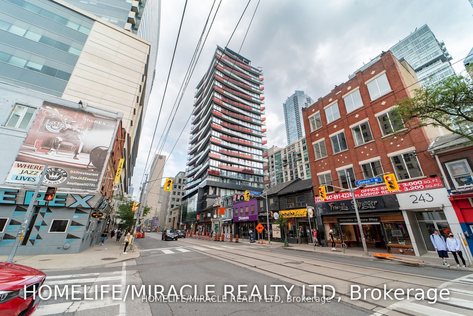 215 Queen St W, #1405