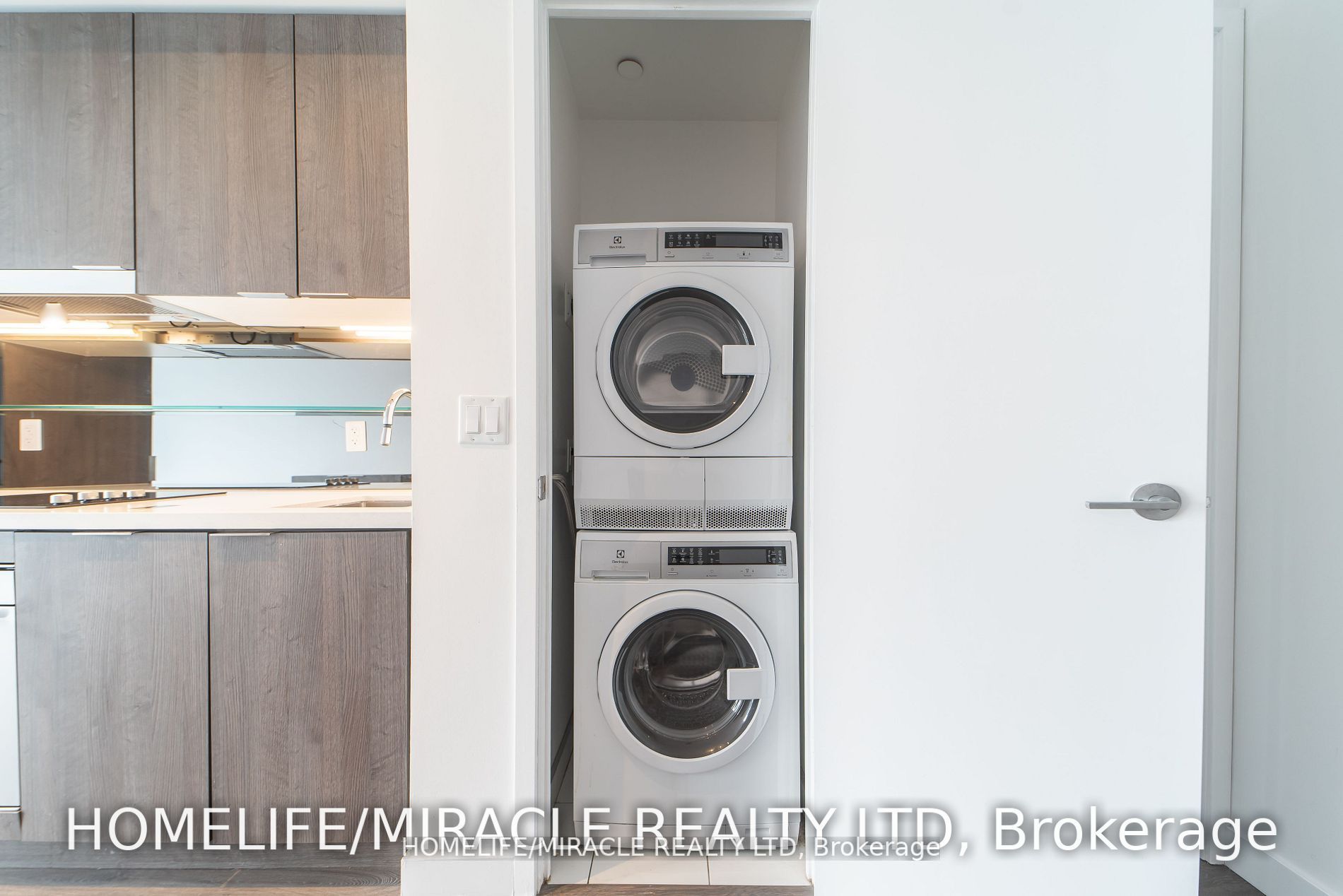 215 Queen St W, #1405