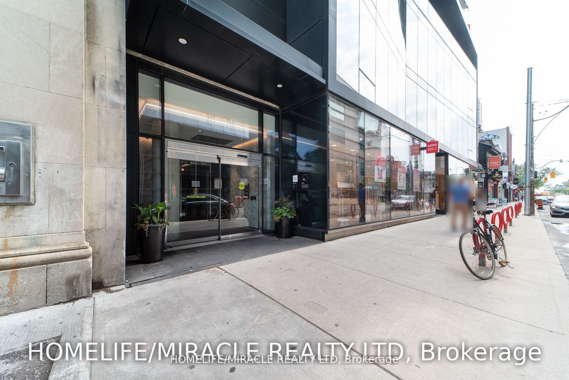 215 Queen St W, #1405
