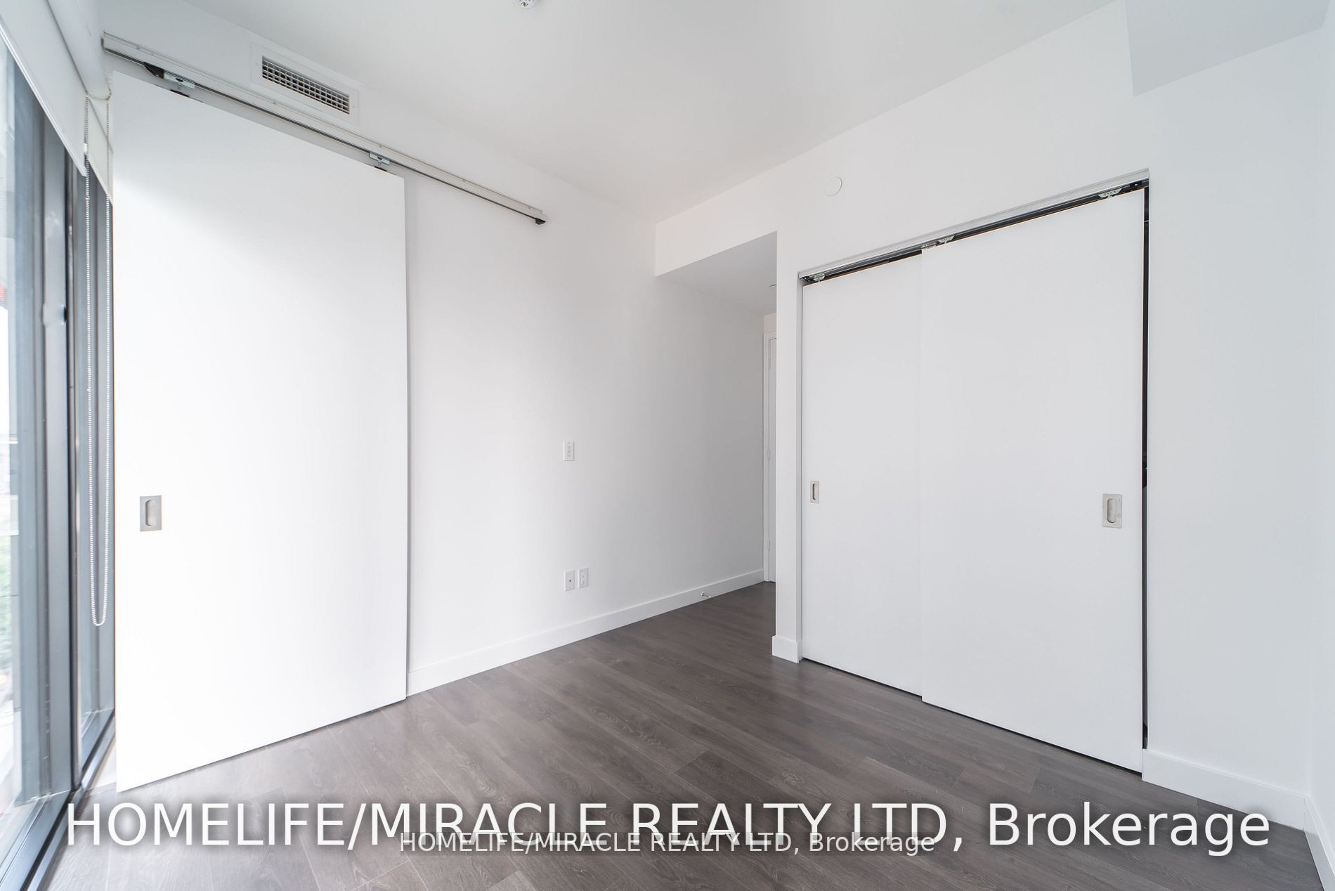 215 Queen St W, #1405