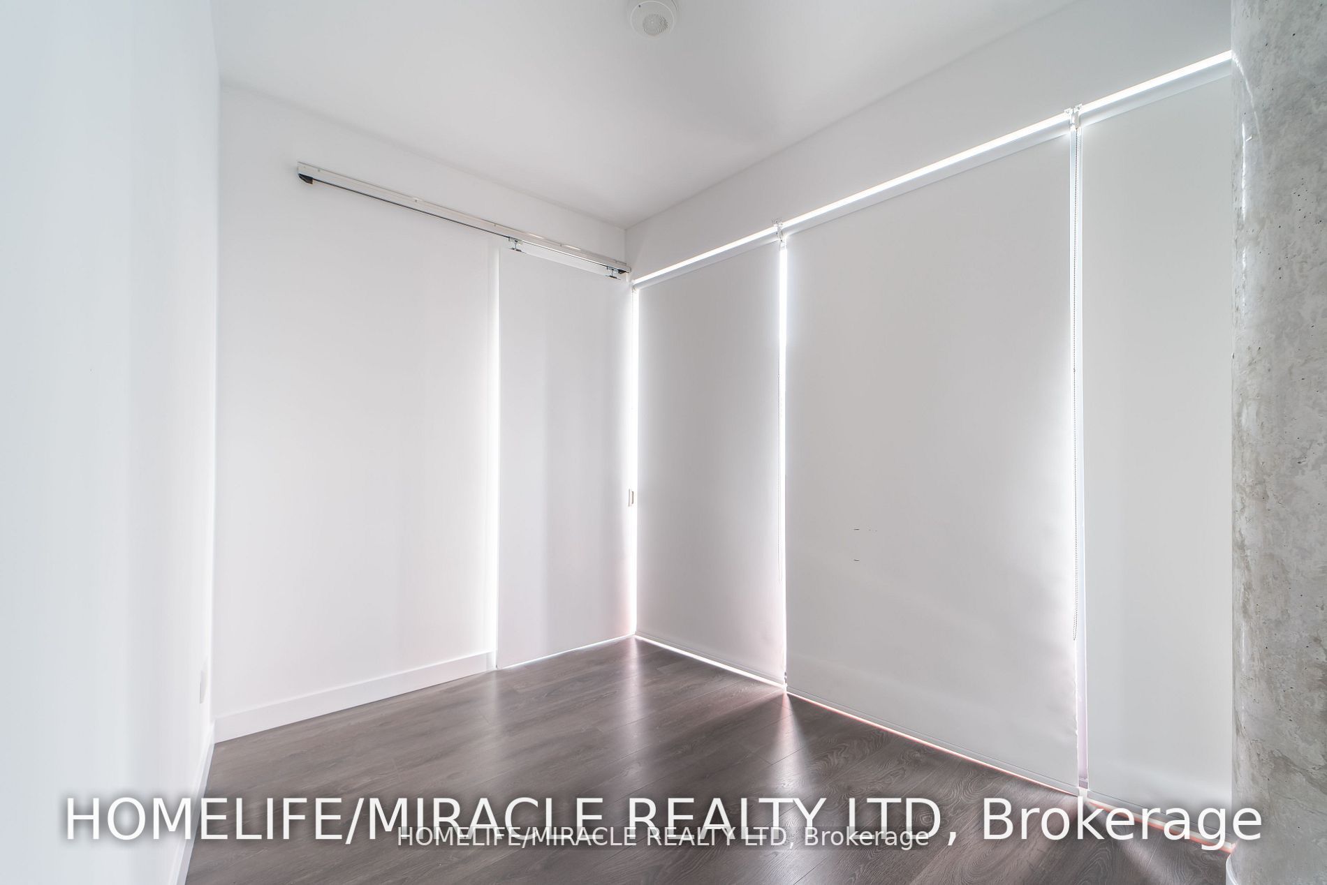 215 Queen St W, #1405