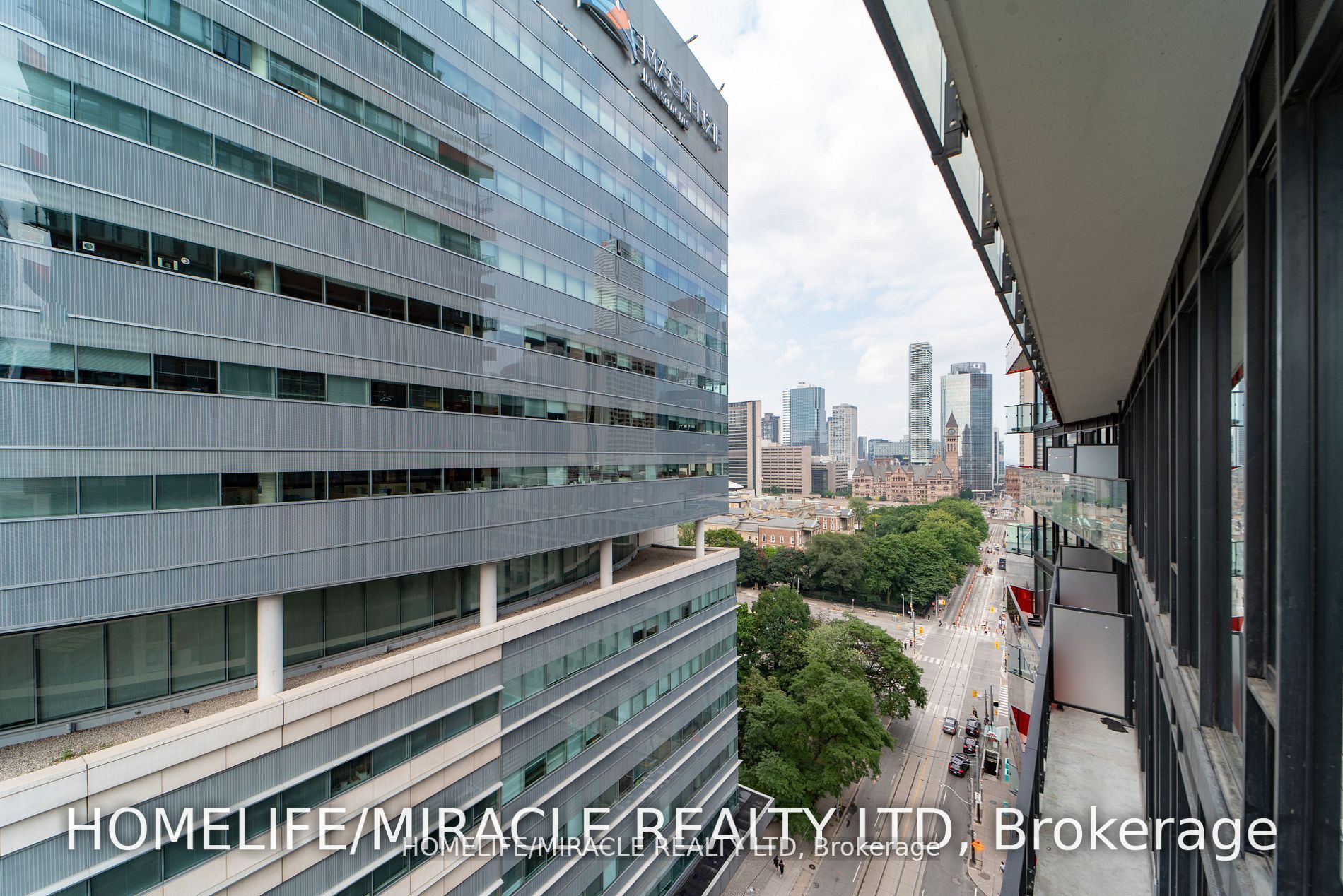 215 Queen St W, #1405