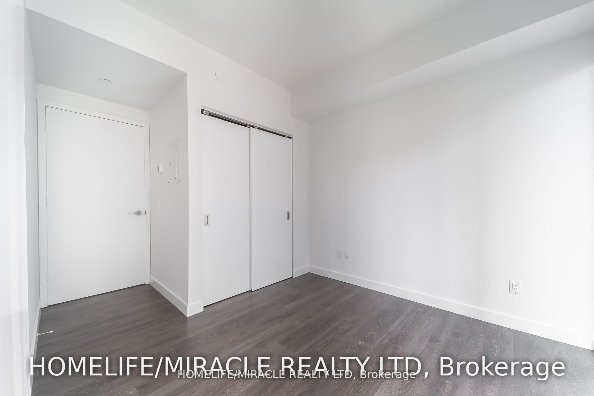 215 Queen St W, #1405