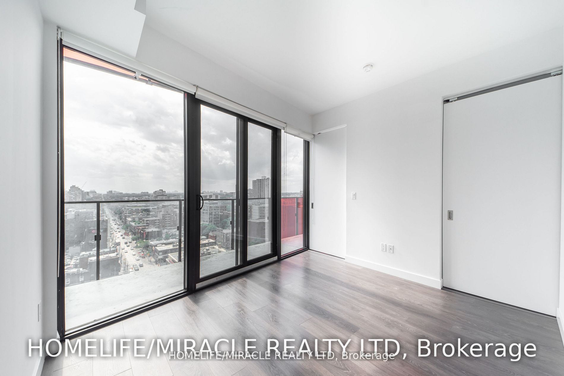 215 Queen St W, #1405
