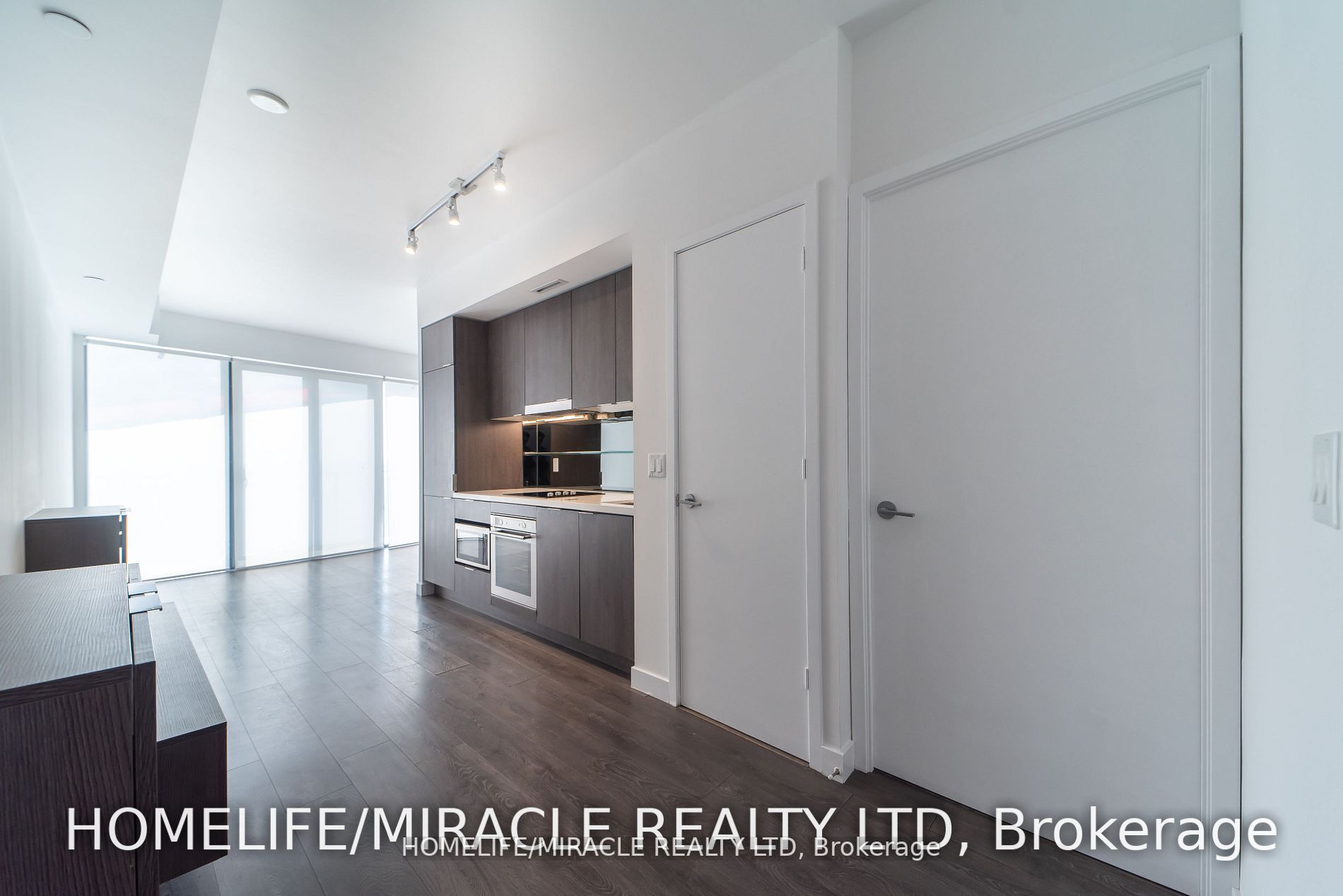 215 Queen St W, #1405