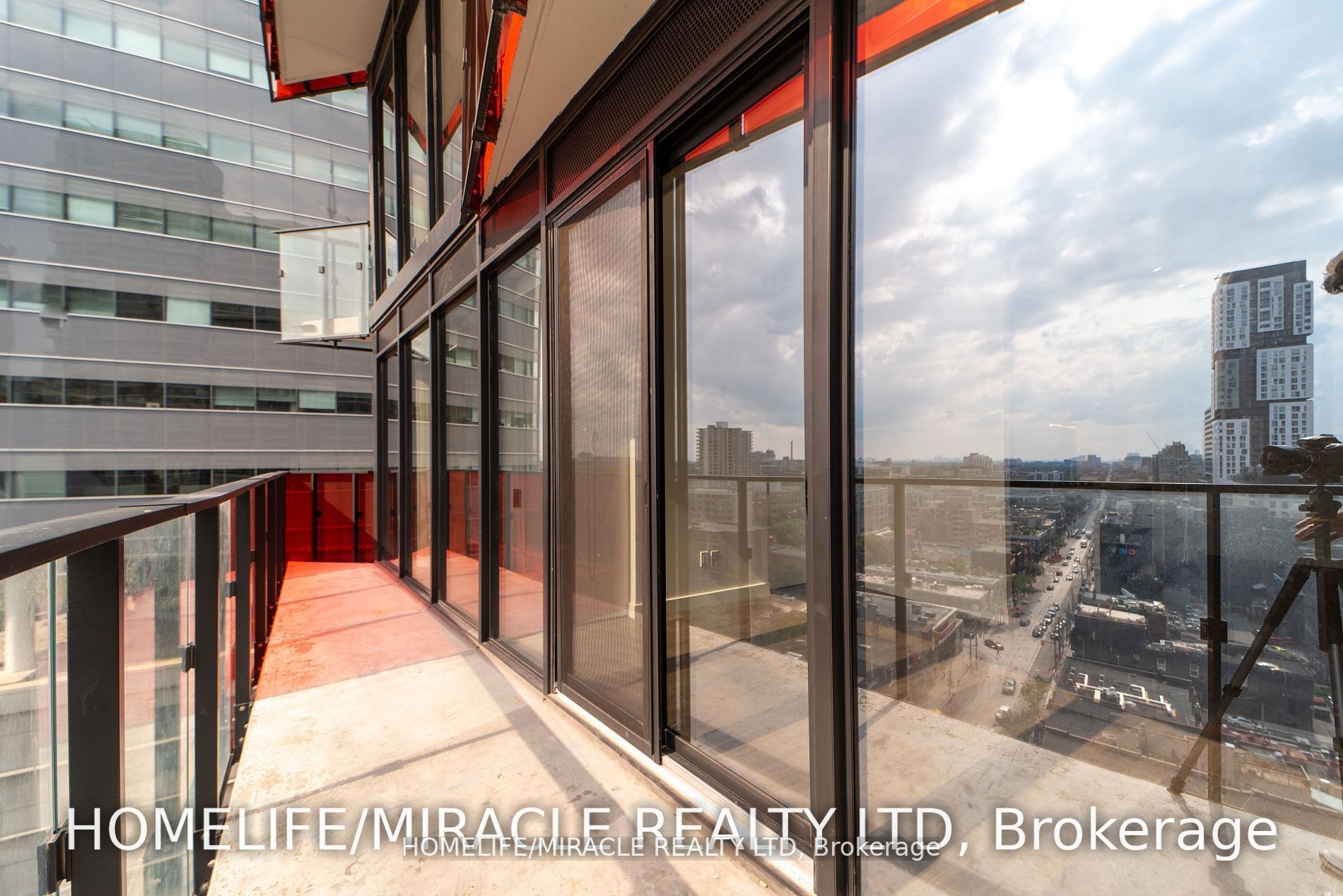 215 Queen St W, #1405