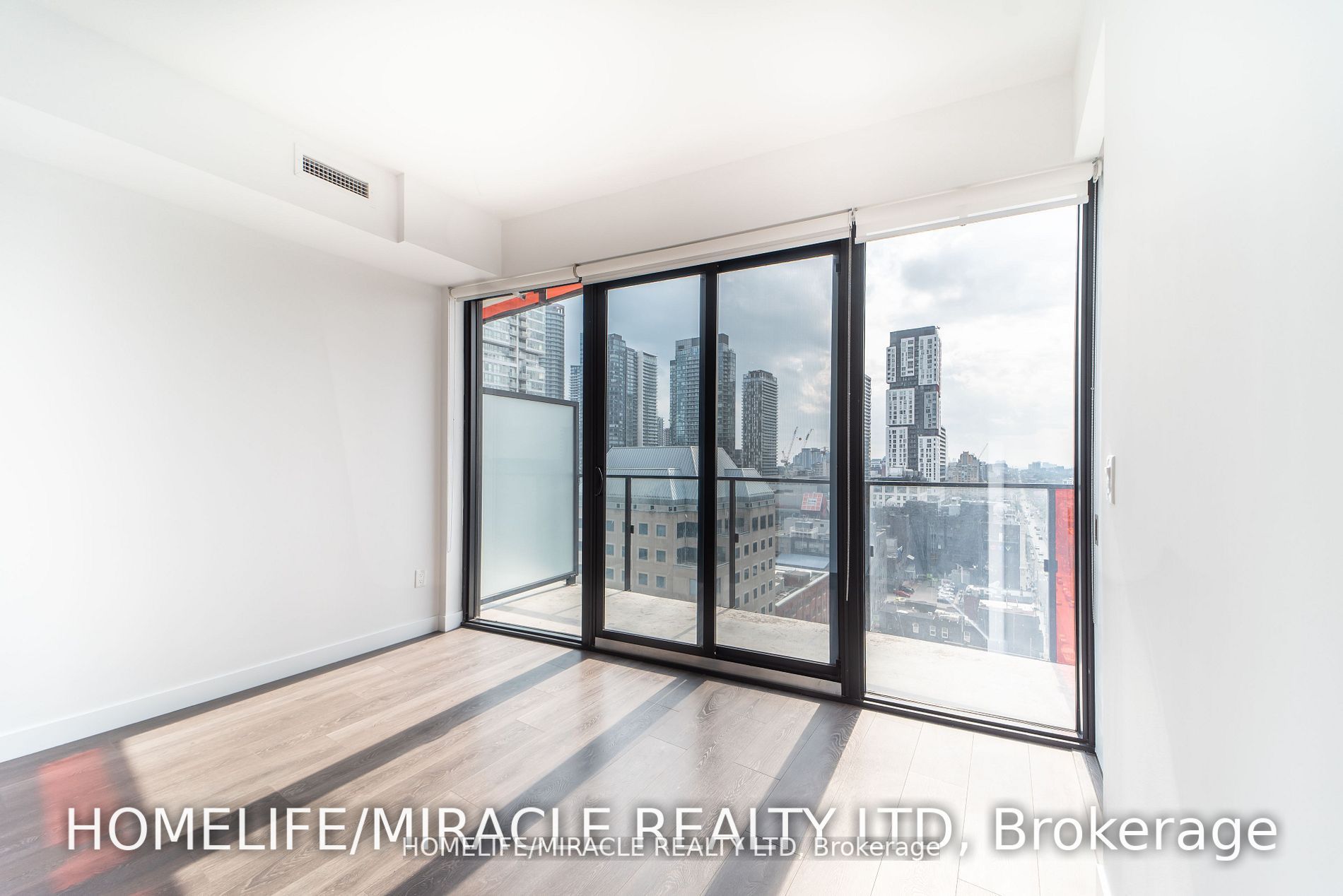 215 Queen St W, #1405