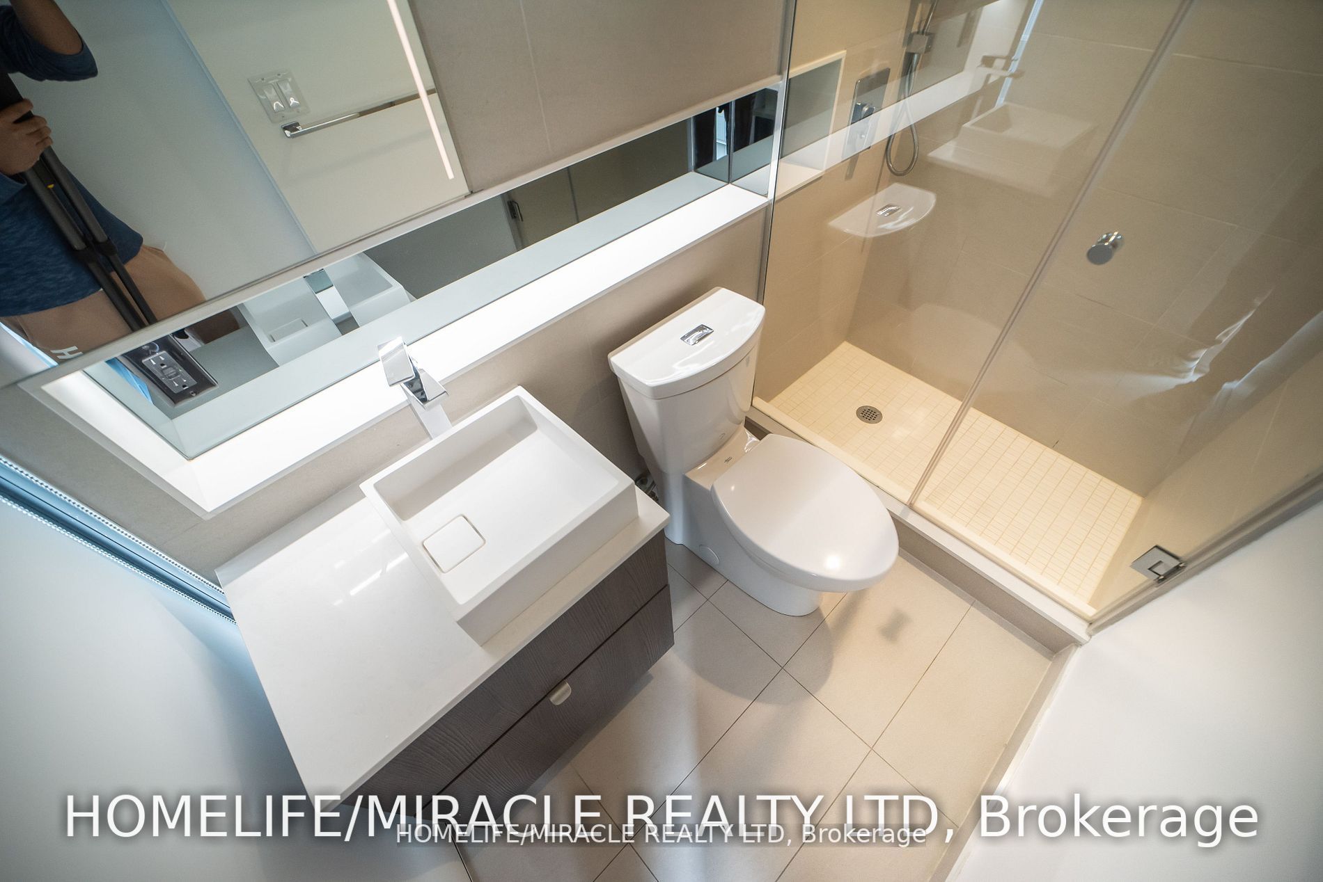 215 Queen St W, #1405