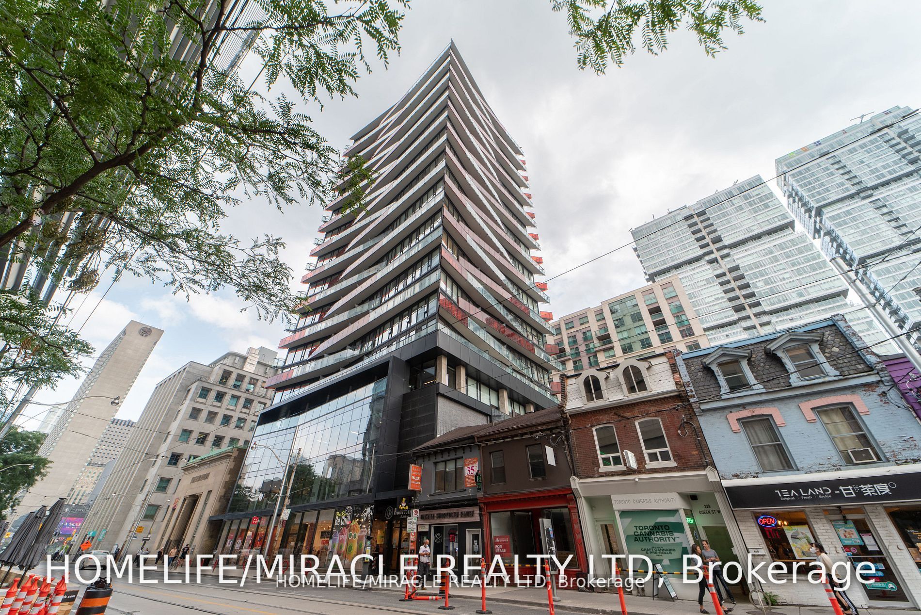 215 Queen St W, #1405