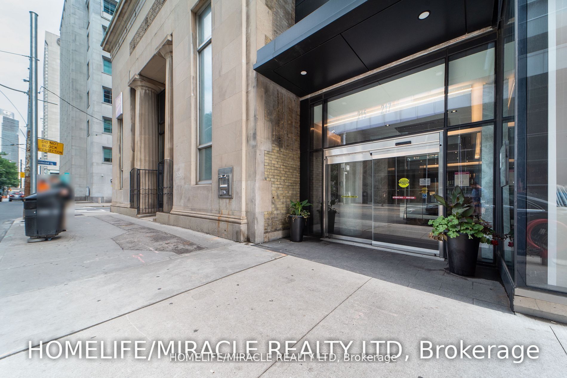 215 Queen St W, #1405