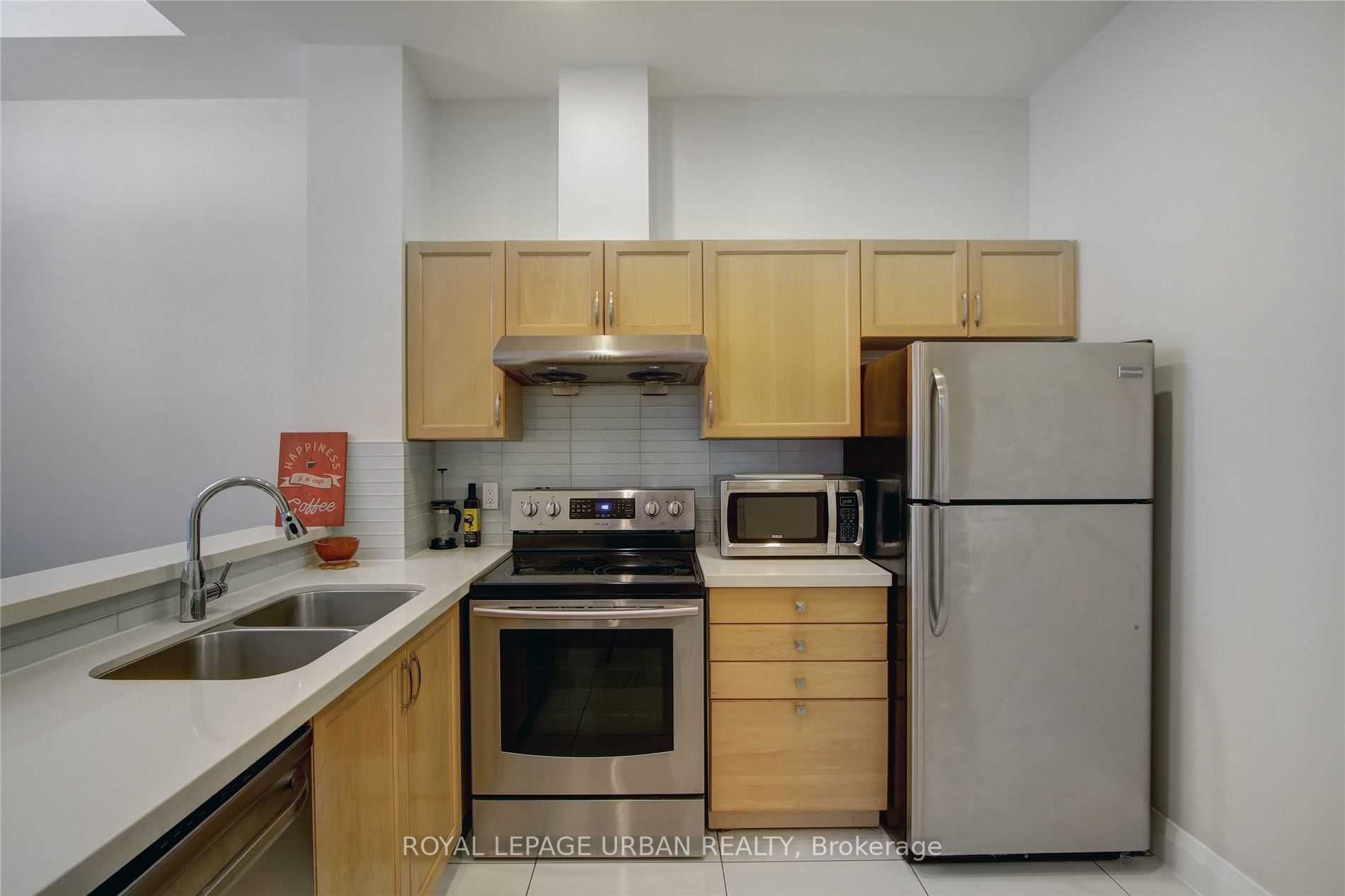 8 Wellesley St E, #803