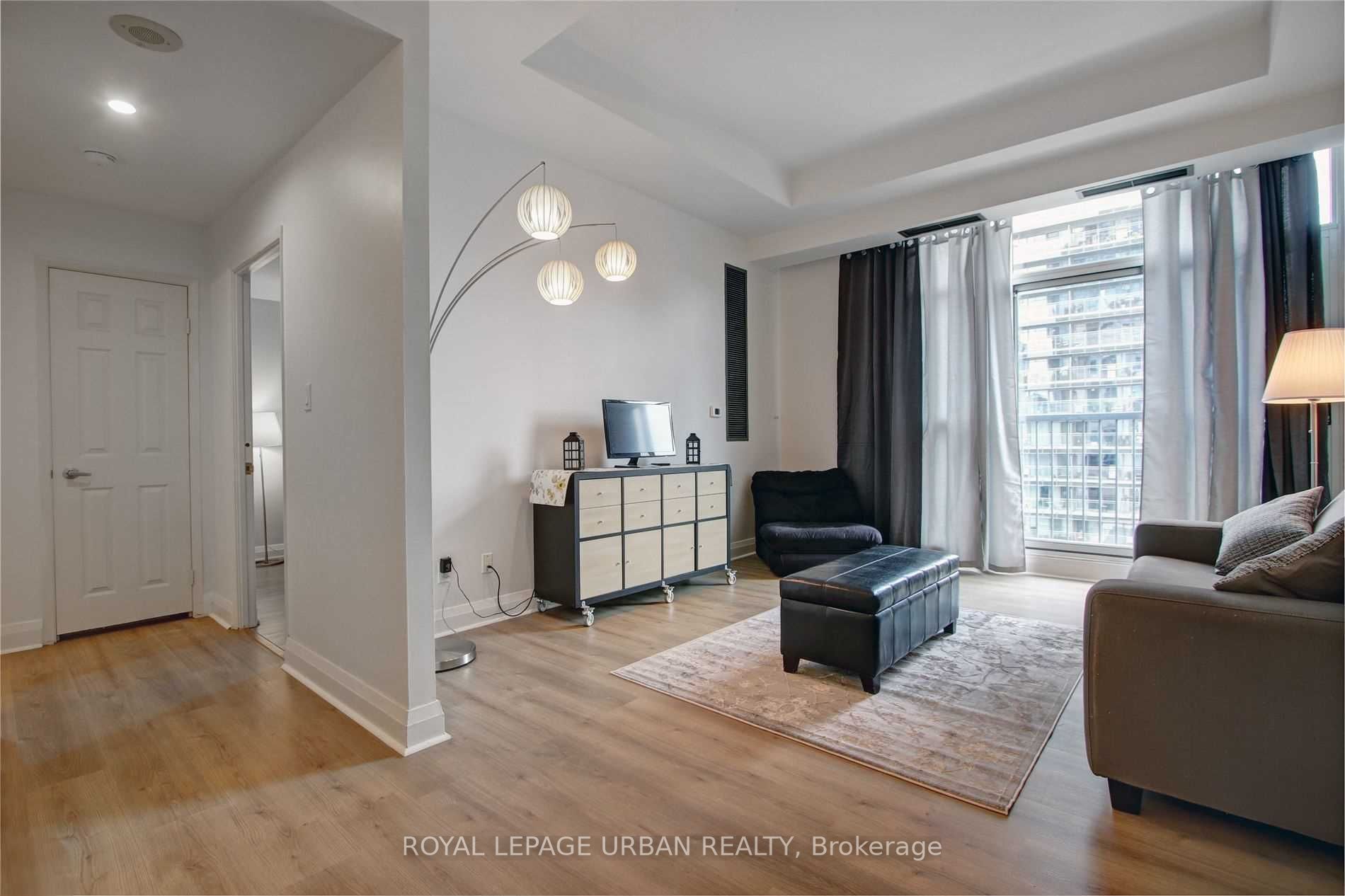 8 Wellesley St E, #803