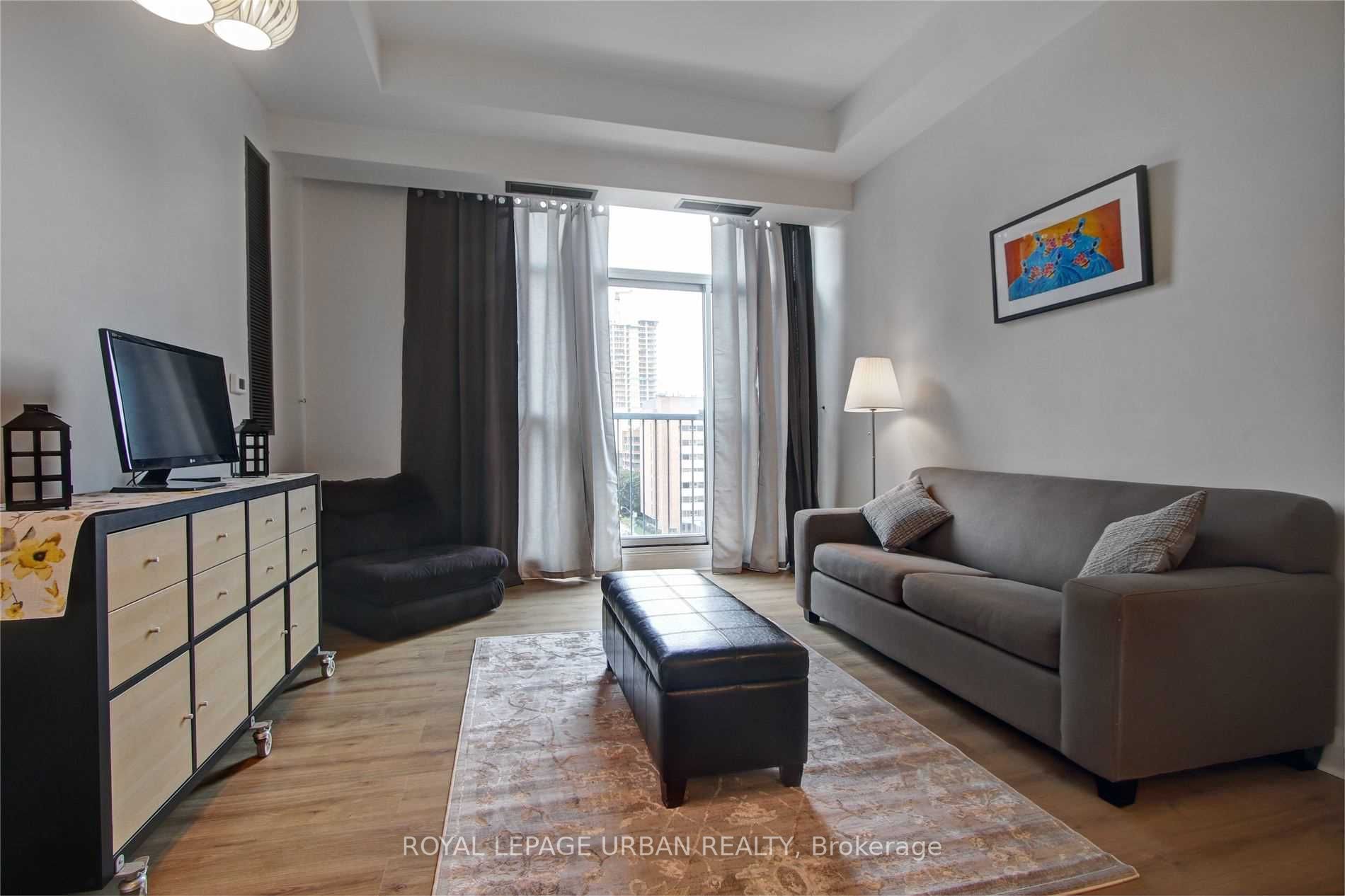8 Wellesley St E, #803