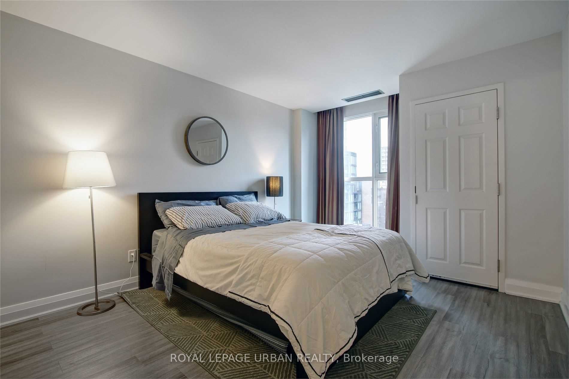 8 Wellesley St E, #803