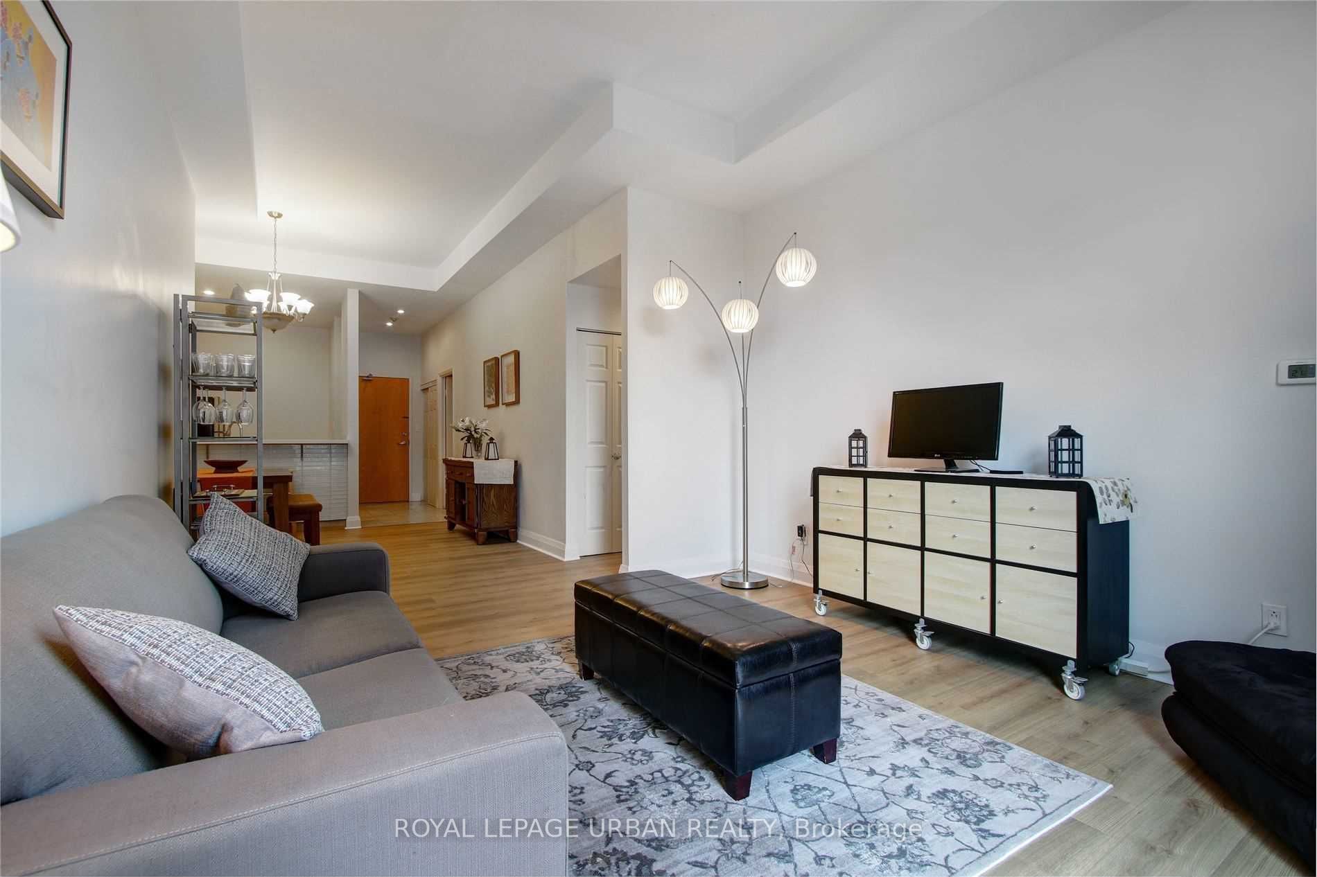 8 Wellesley St E, #803