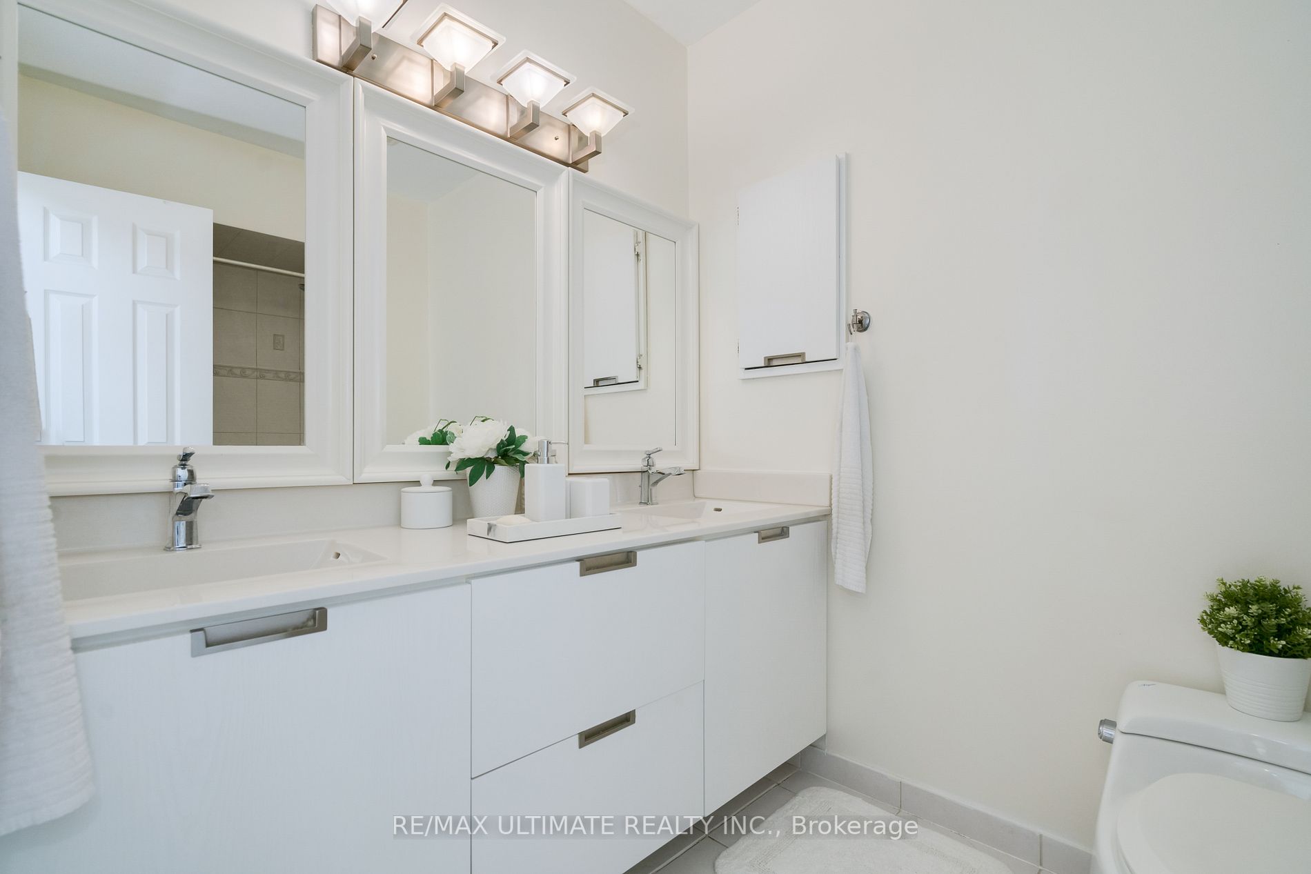 69 Upper Canada Drive, #2