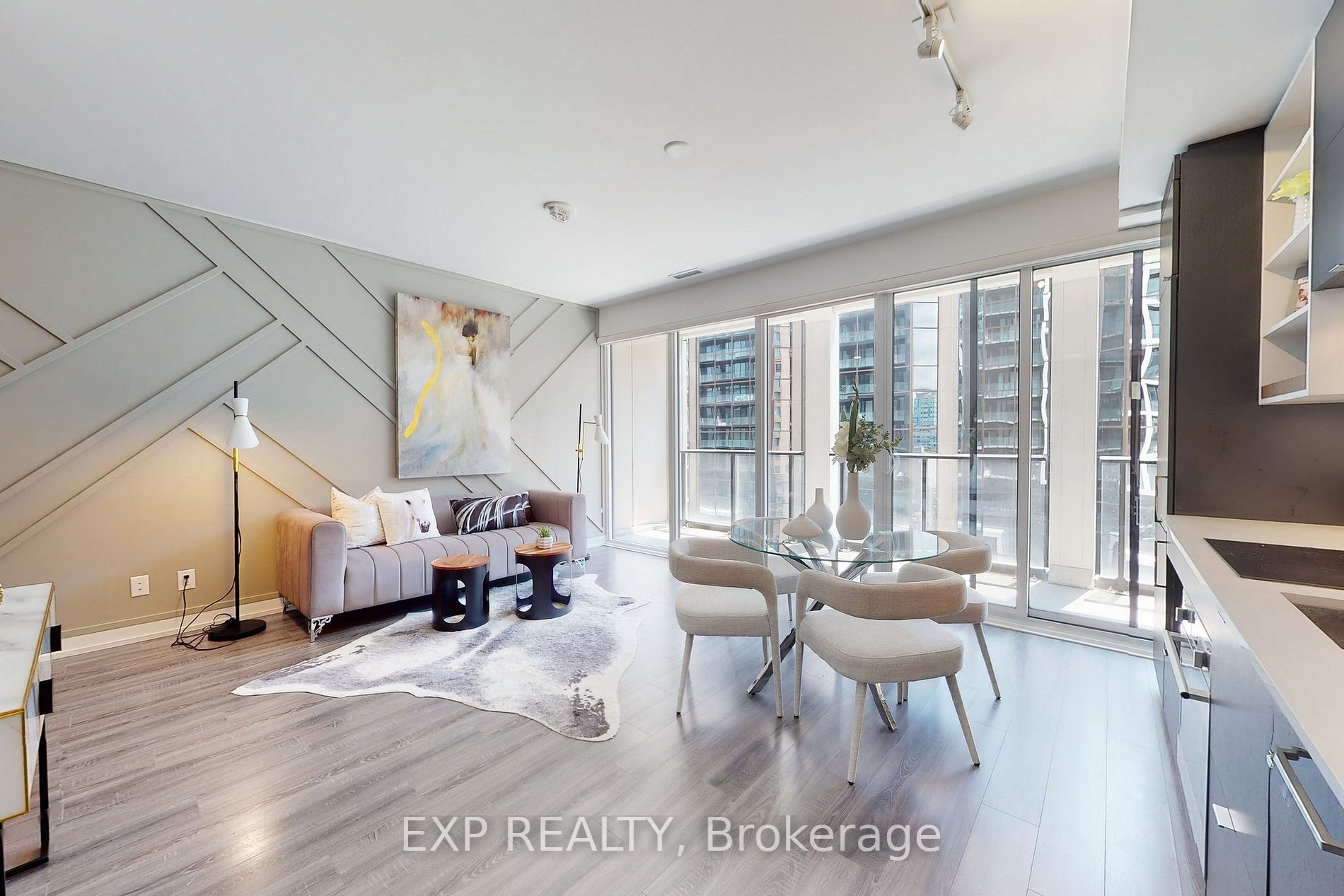 20 Edward St, #611