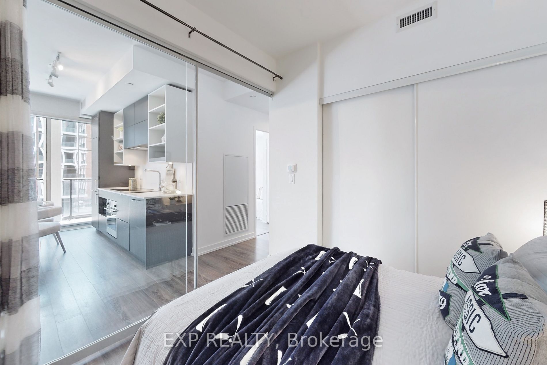 20 Edward St, #611