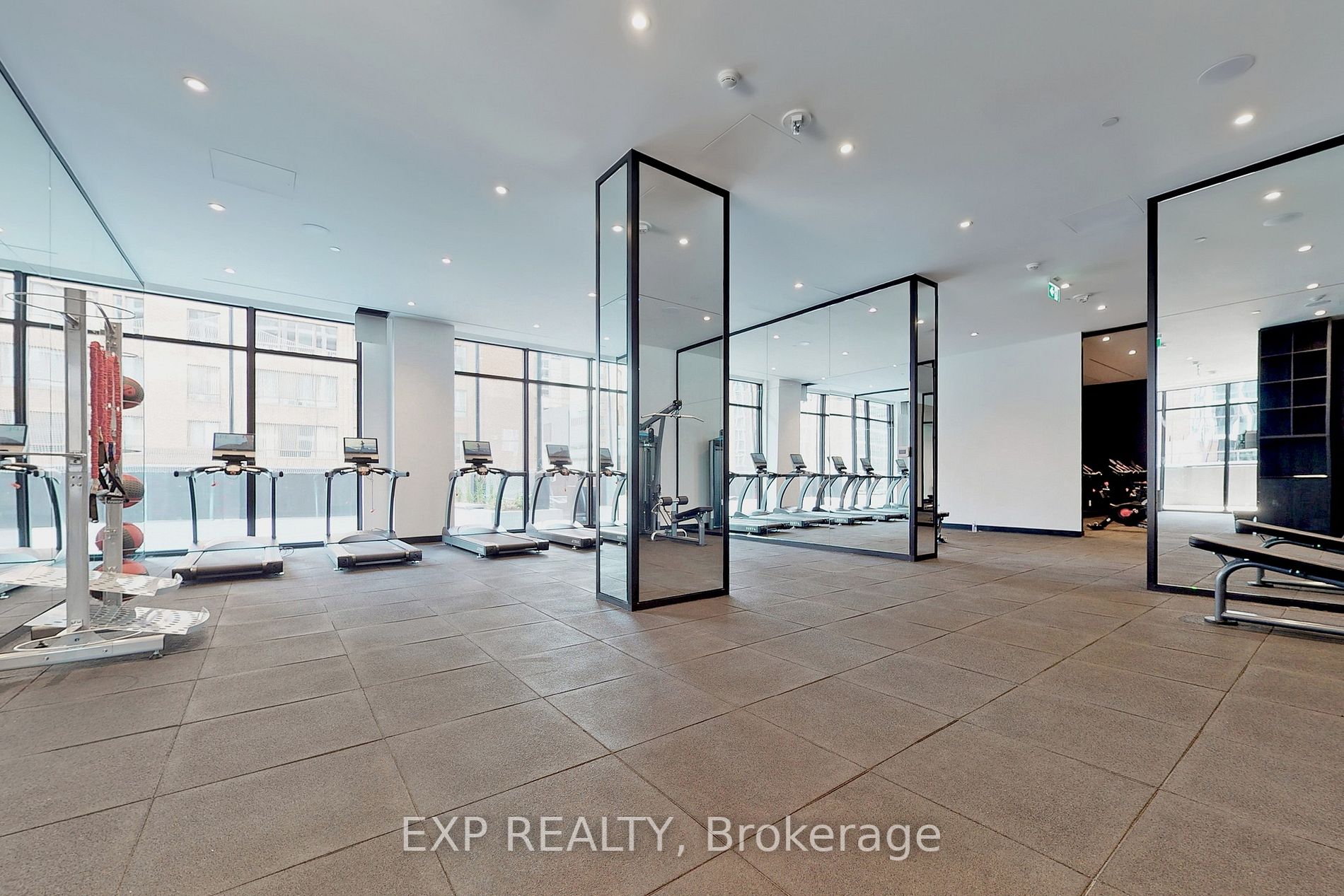 20 Edward St, #611
