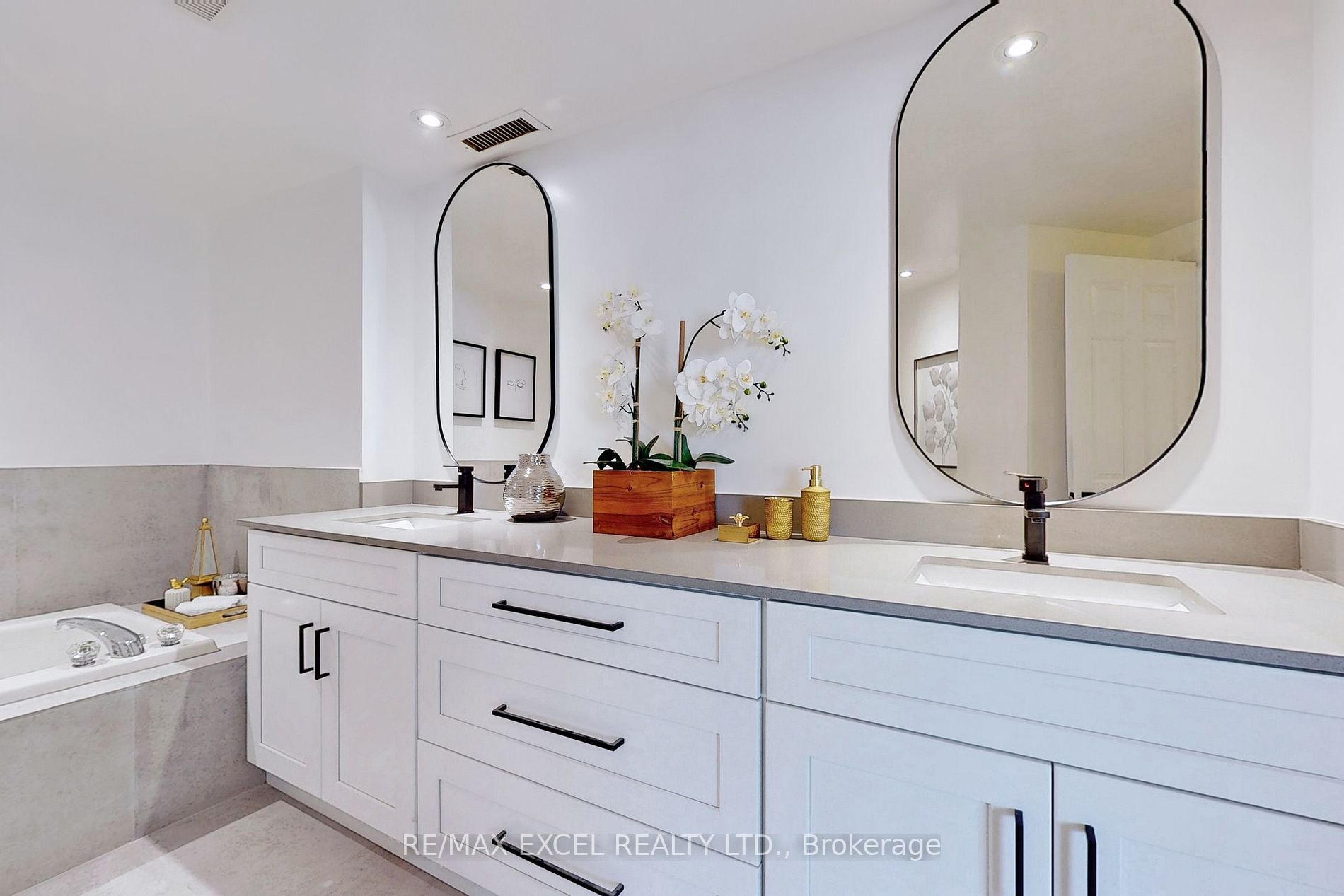 25 George St, #Ph4