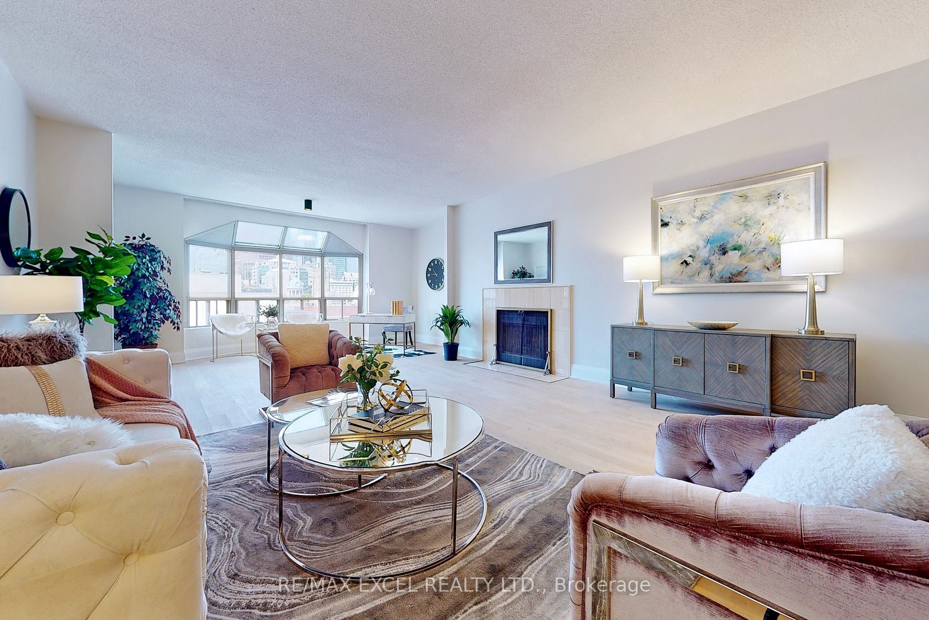 25 George St, #Ph4