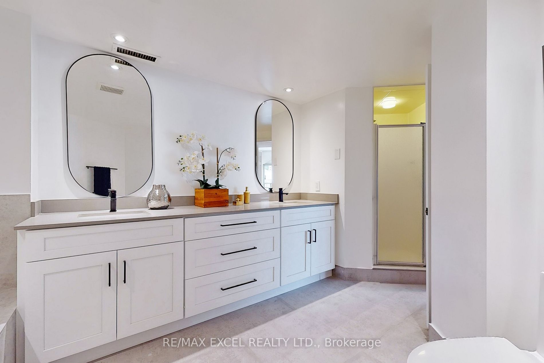 25 George St, #Ph4