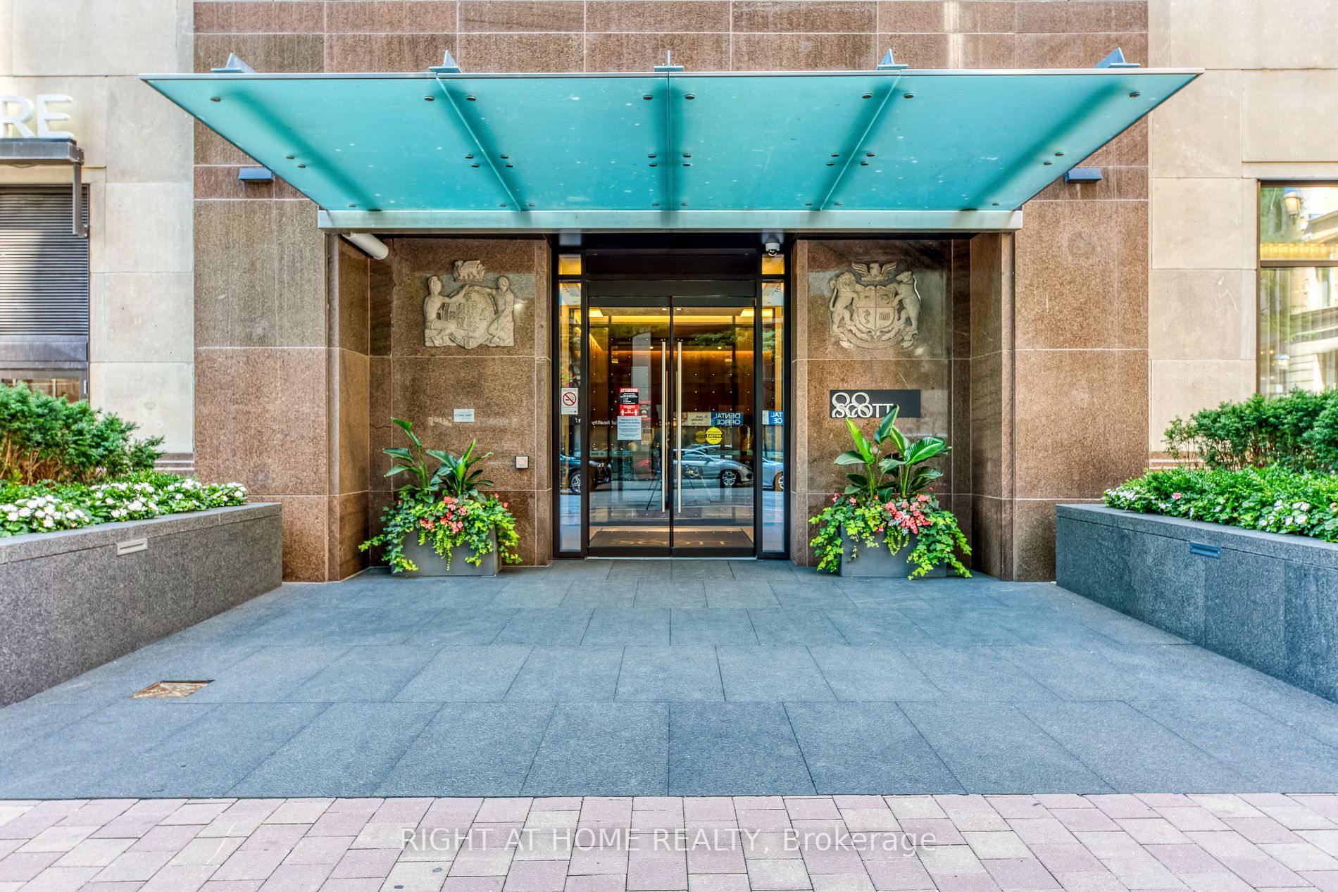 88 Scott St, #811