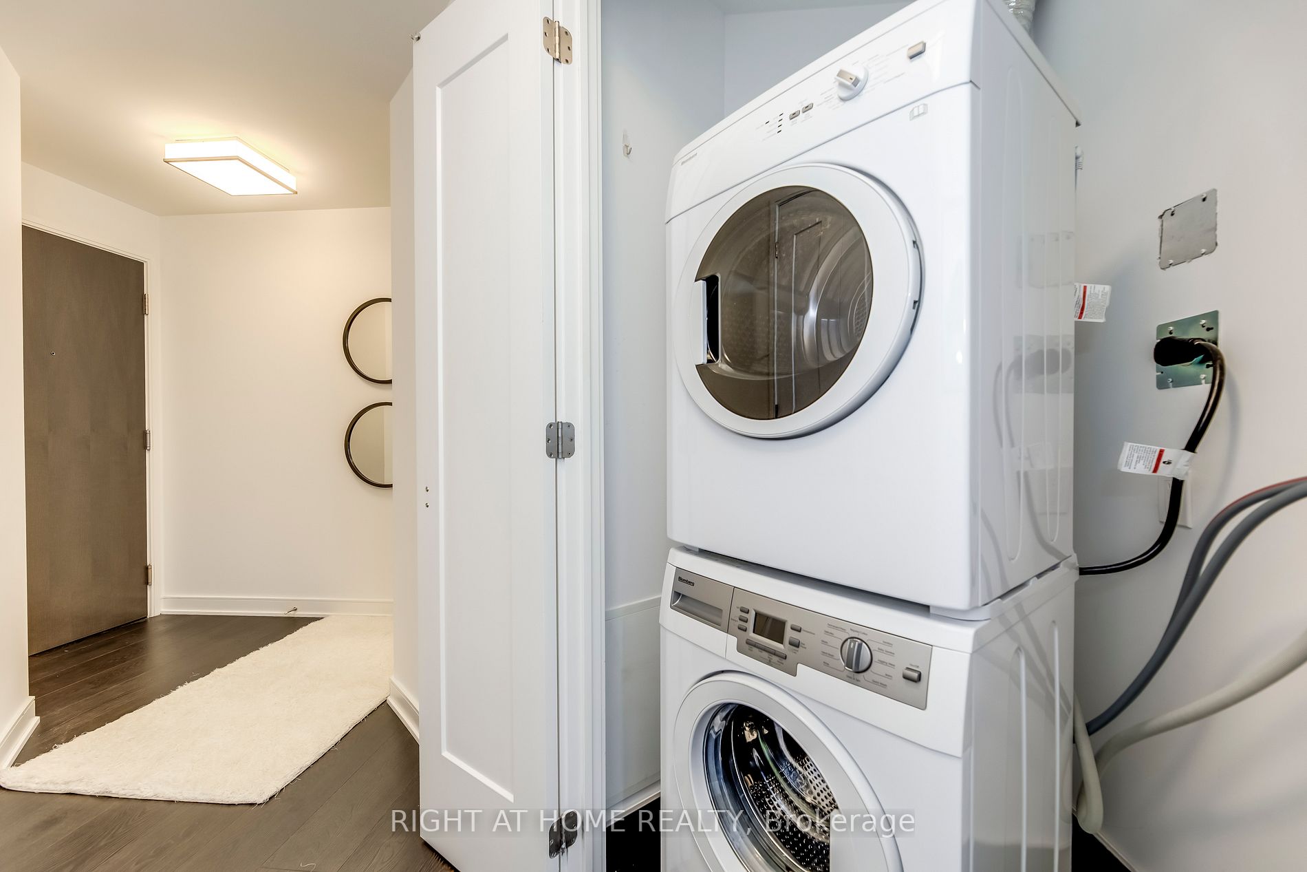 88 Scott St, #811