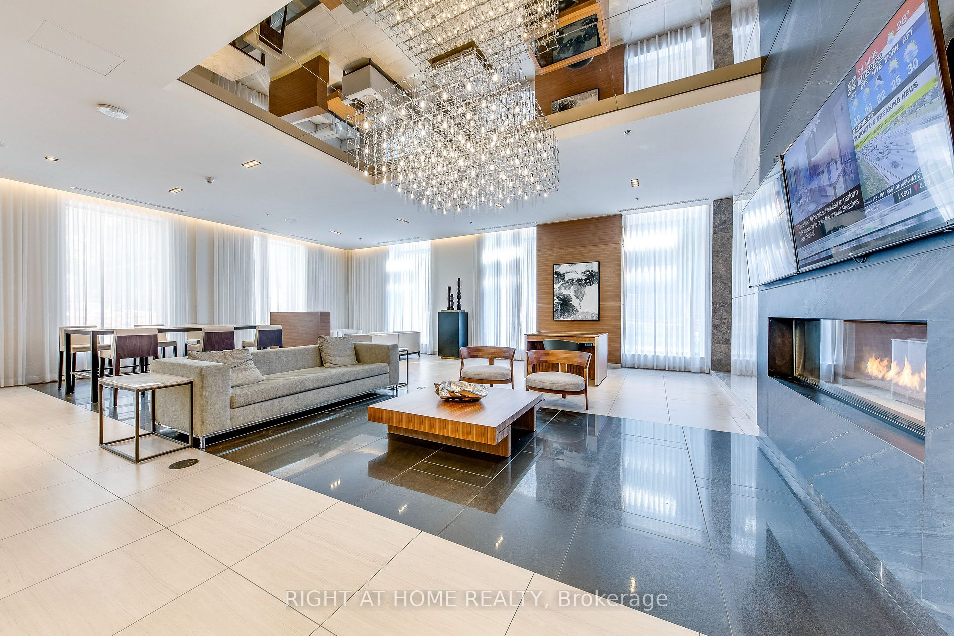 88 Scott St, #811