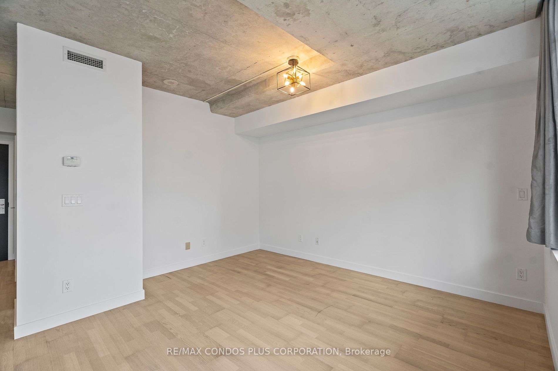 55 Stewart St, #810