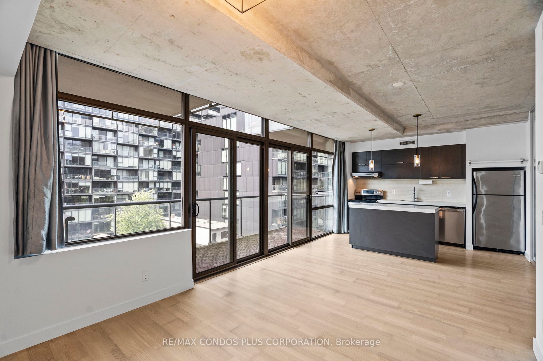 55 Stewart St, #810