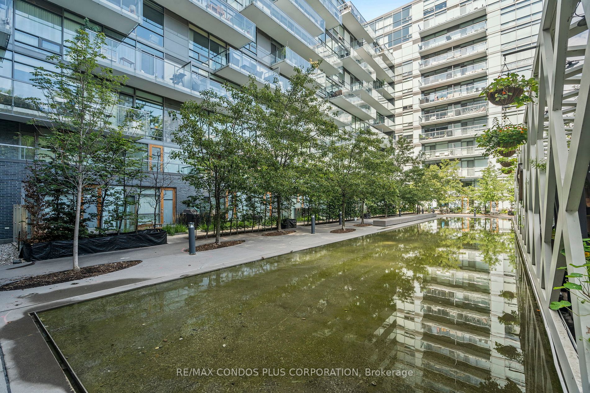55 Stewart St, #810