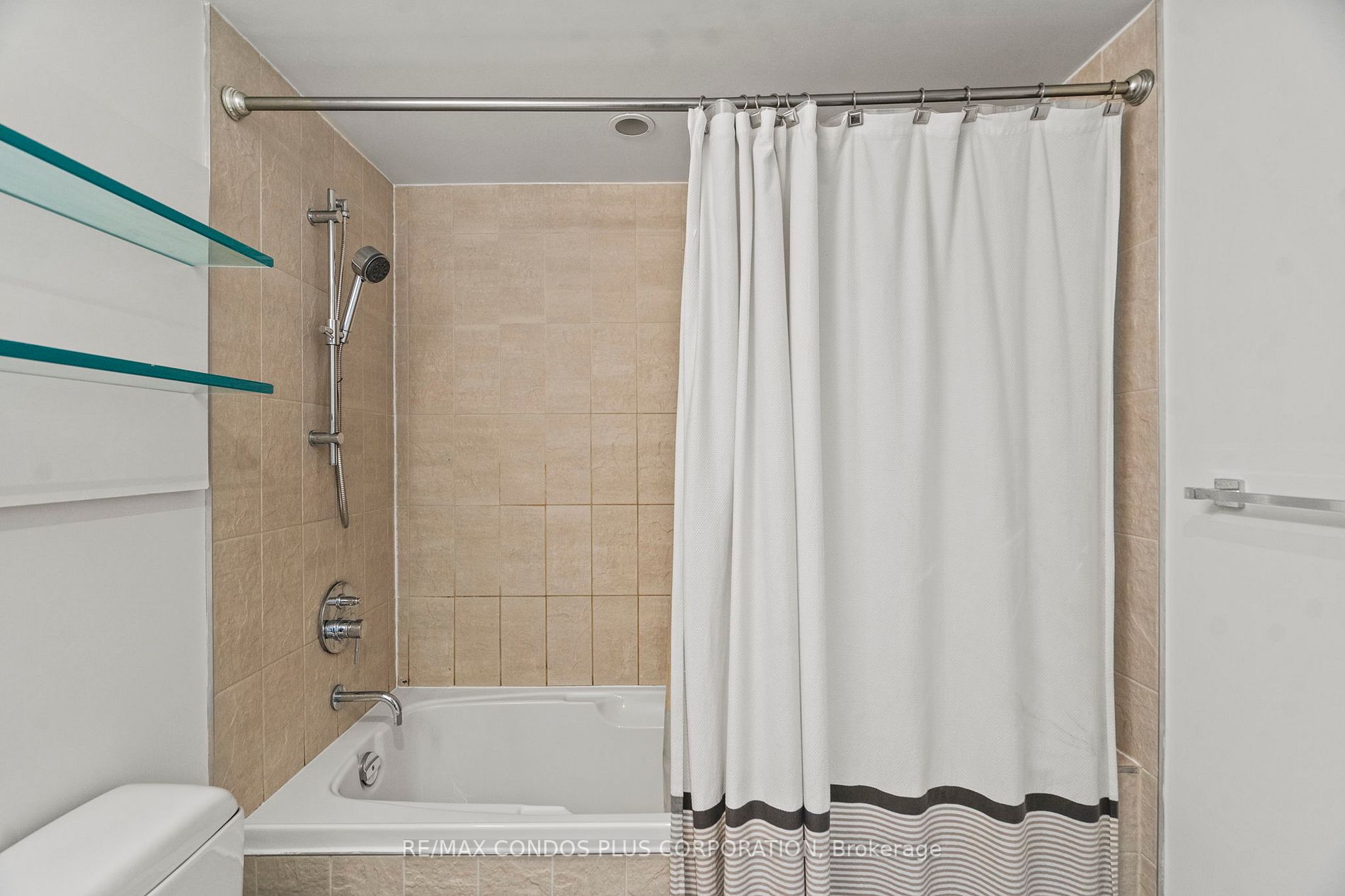 55 Stewart St, #810