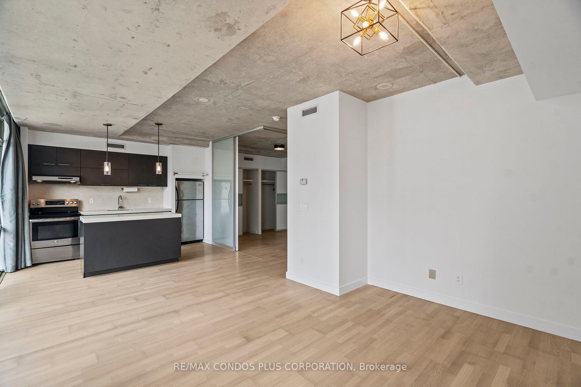 55 Stewart St, #810