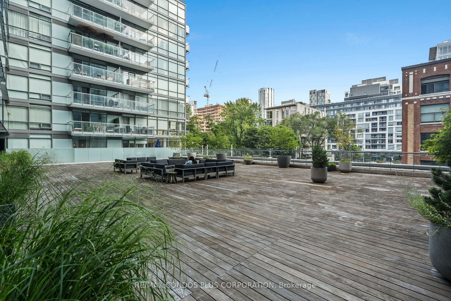 55 Stewart St, #810