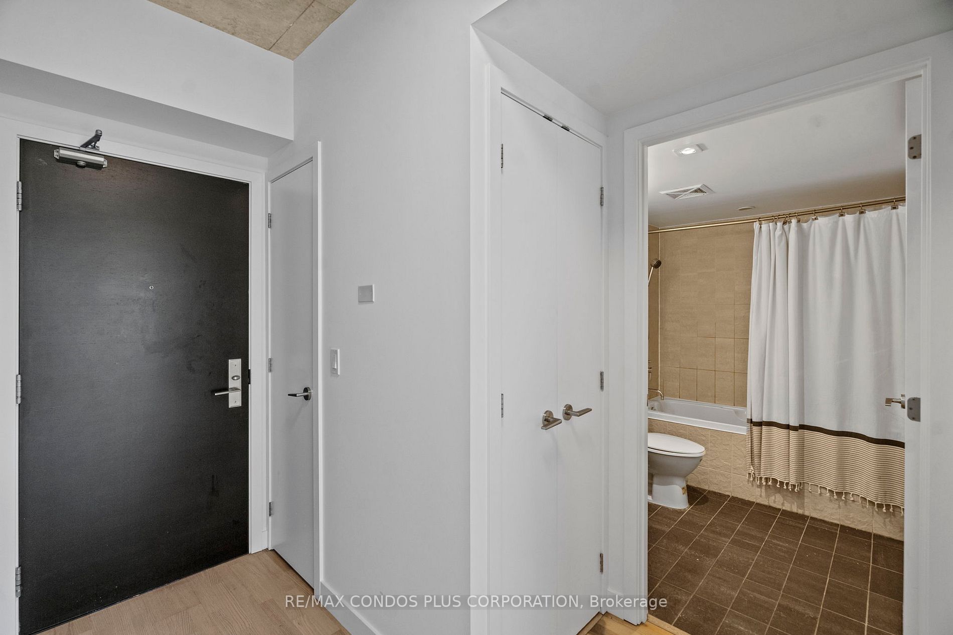 55 Stewart St, #810