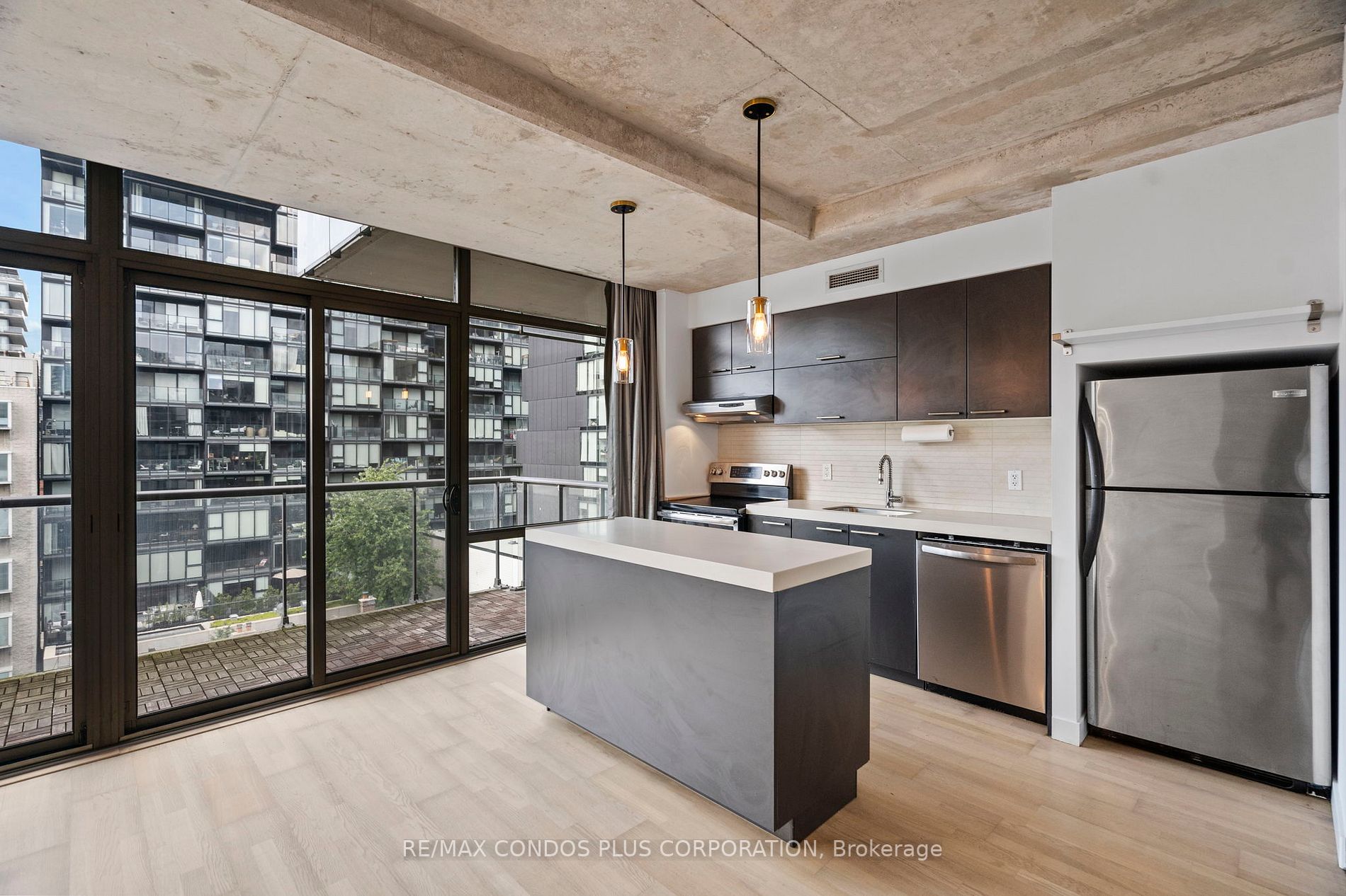 55 Stewart St, #810