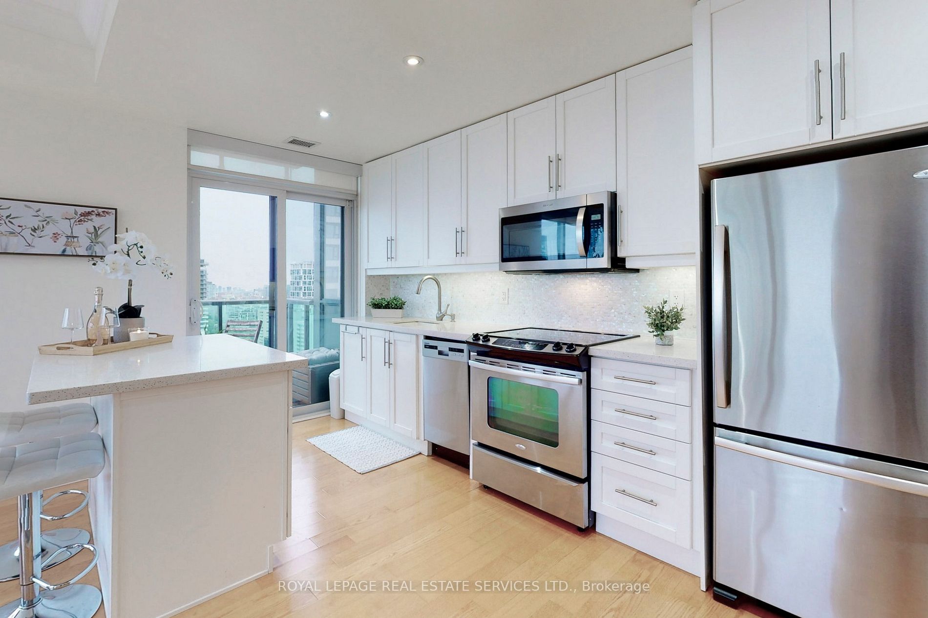 70 Roehampton Ave, #2214