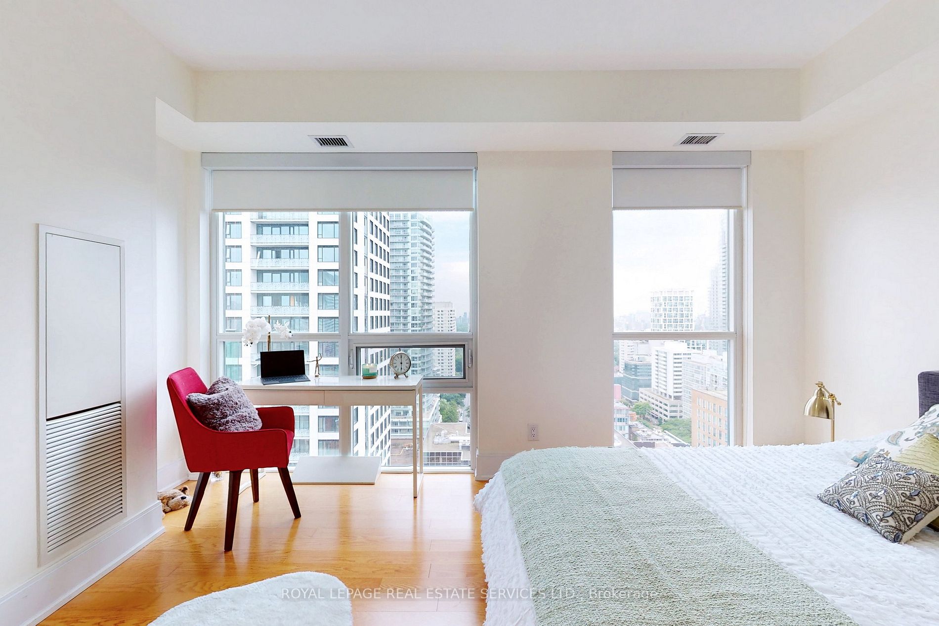 70 Roehampton Ave, #2214
