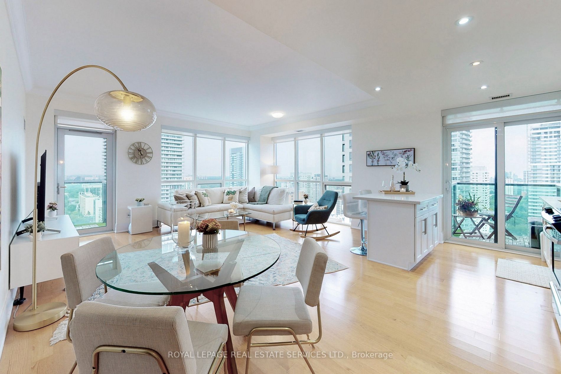 70 Roehampton Ave, #2214