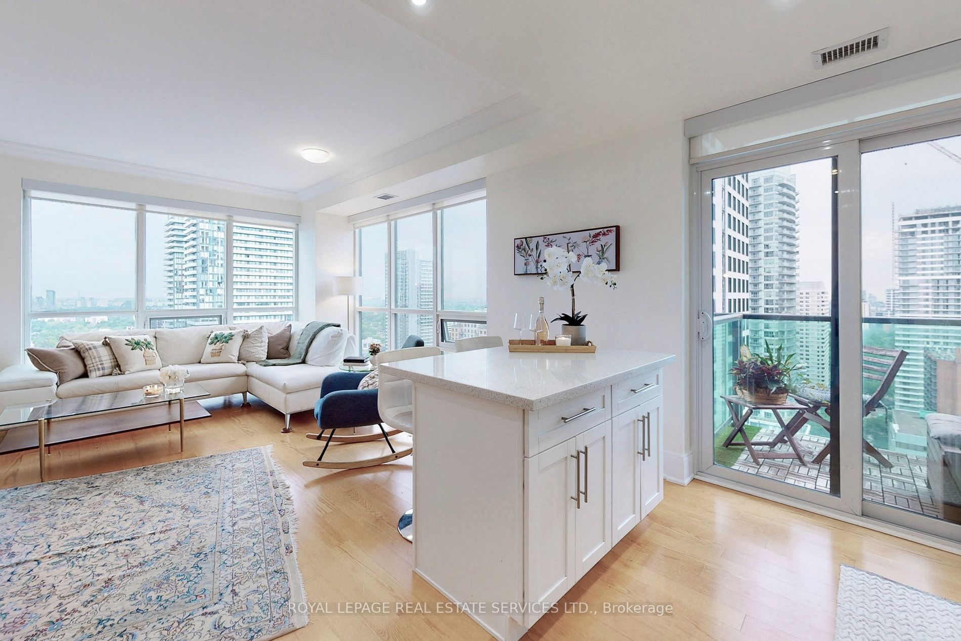 70 Roehampton Ave, #2214